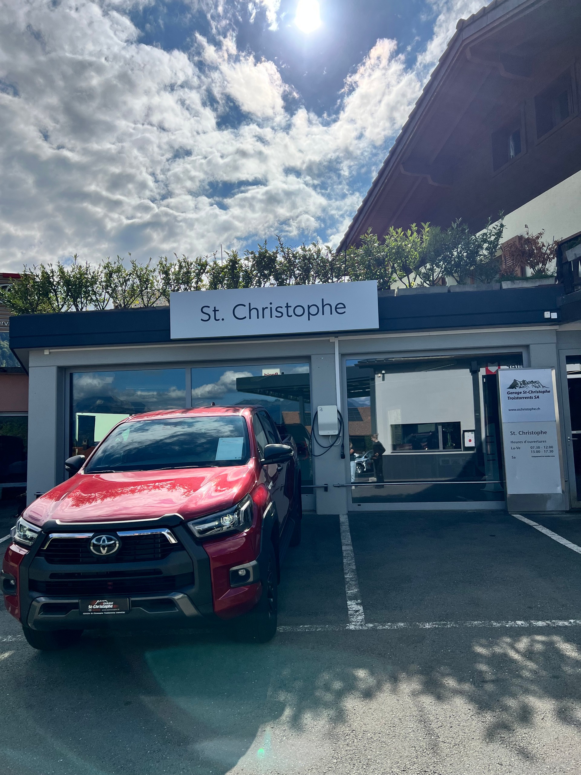 TOYOTA Hilux 2.8d MHEV Invincible Double Cab 4x4-image-0