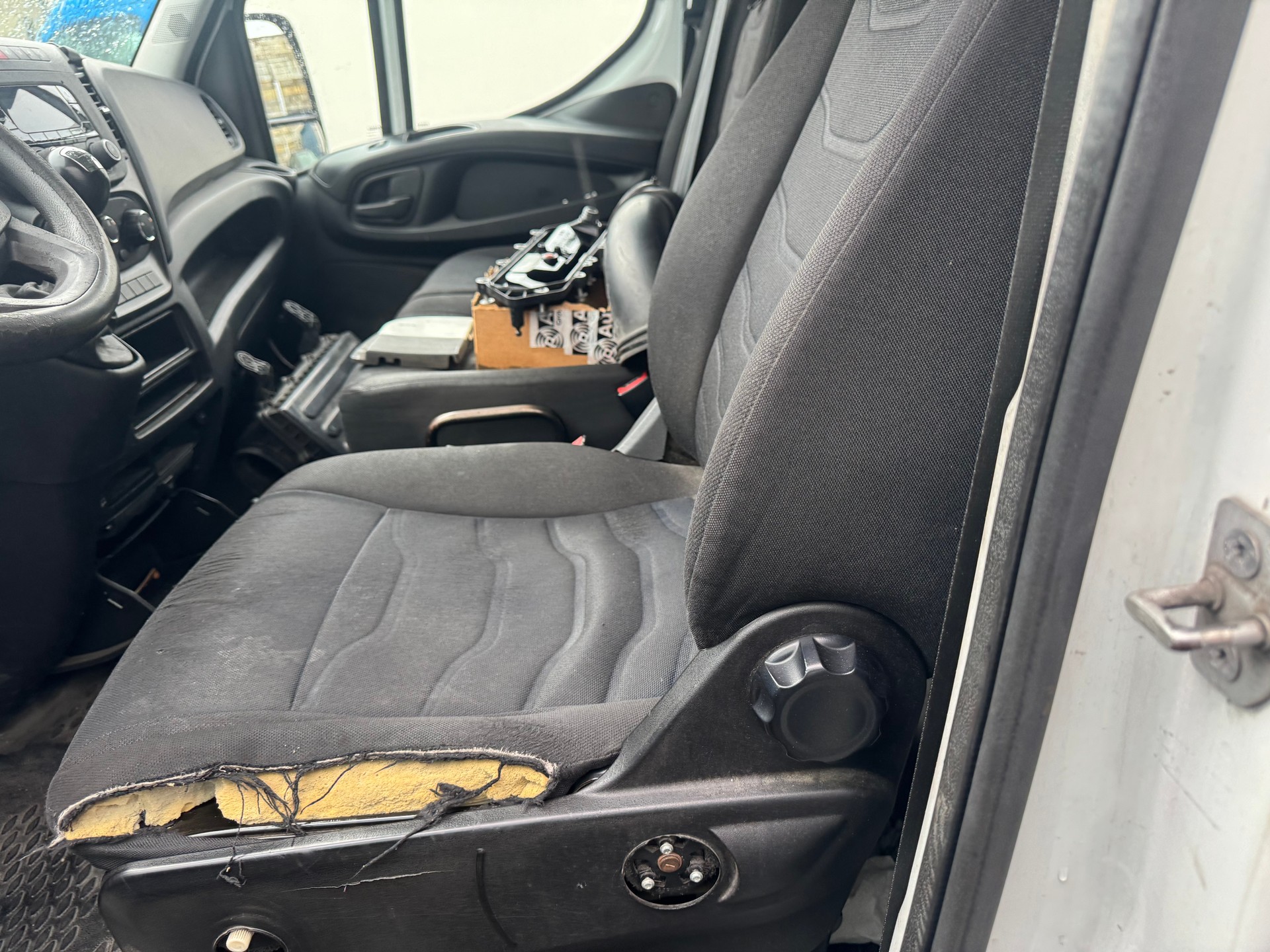 IVECO 35 S 16-image-8