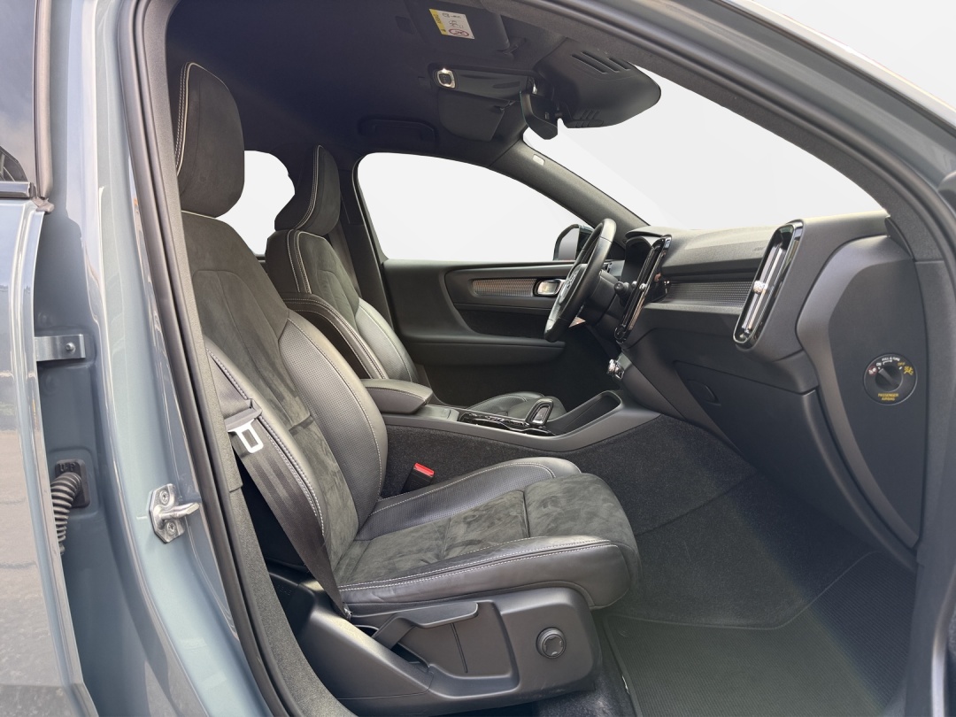 VOLVO XC40 T4 R-Design Geartronic-image-11