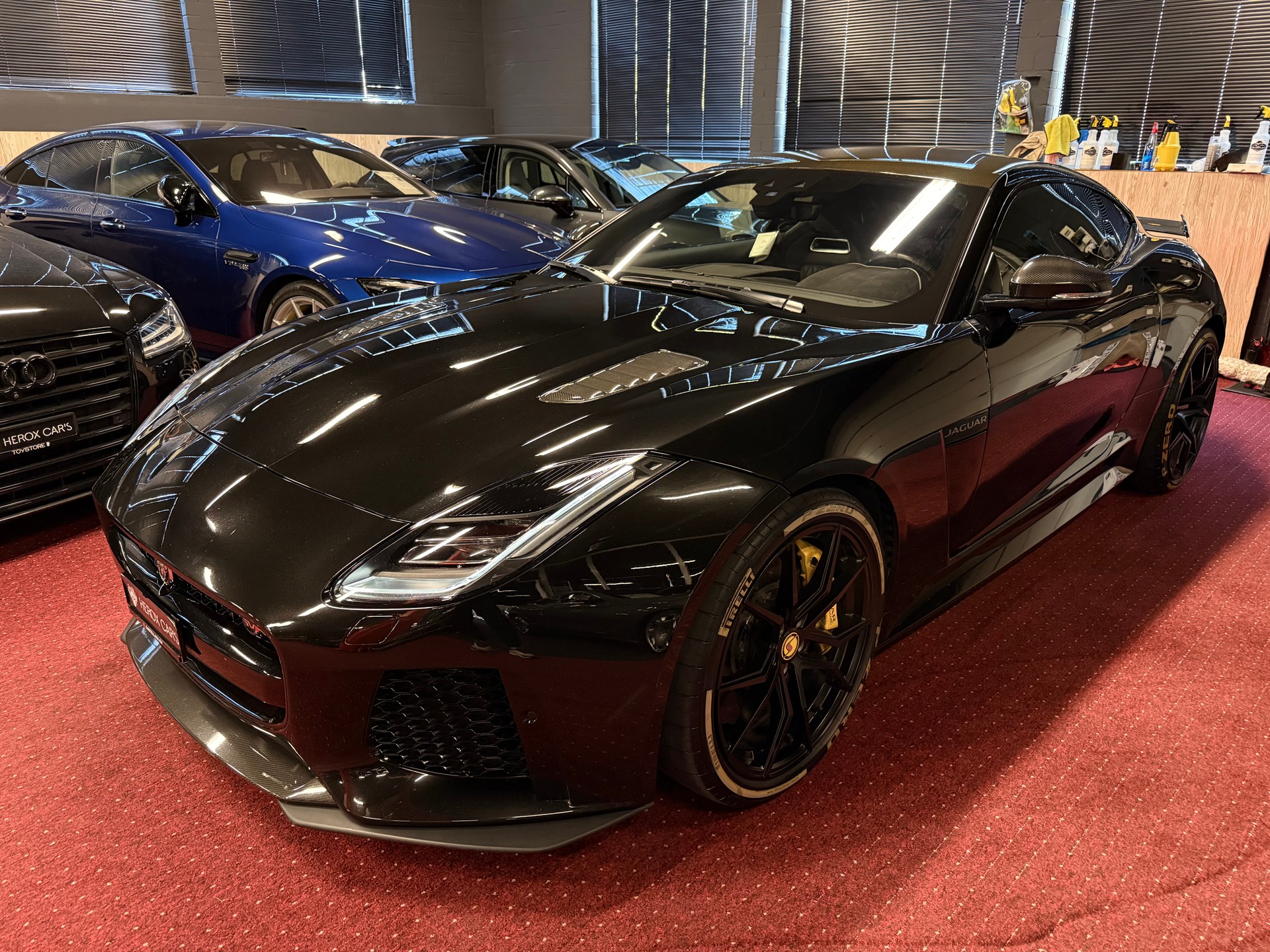 JAGUAR F-Type Coupé 5.0 V8 S/C SVR AWD / ** Aus 1. Hand / Carbon & Keramik Paket / Titan Abgasanlage / Komplett PPF Foliert **-image-10