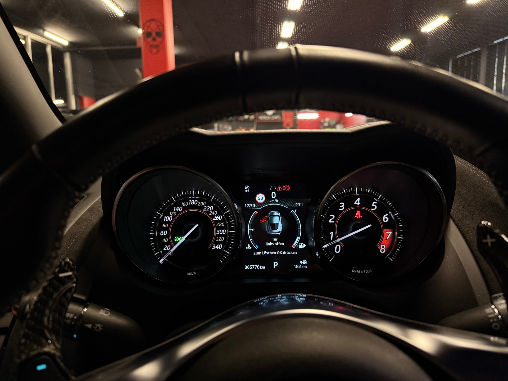 JAGUAR F-Type Coupé 5.0 V8 S/C SVR AWD / ** Aus 1. Hand / Carbon & Keramik Paket / Titan Abgasanlage / Komplett PPF Foliert **-image-21