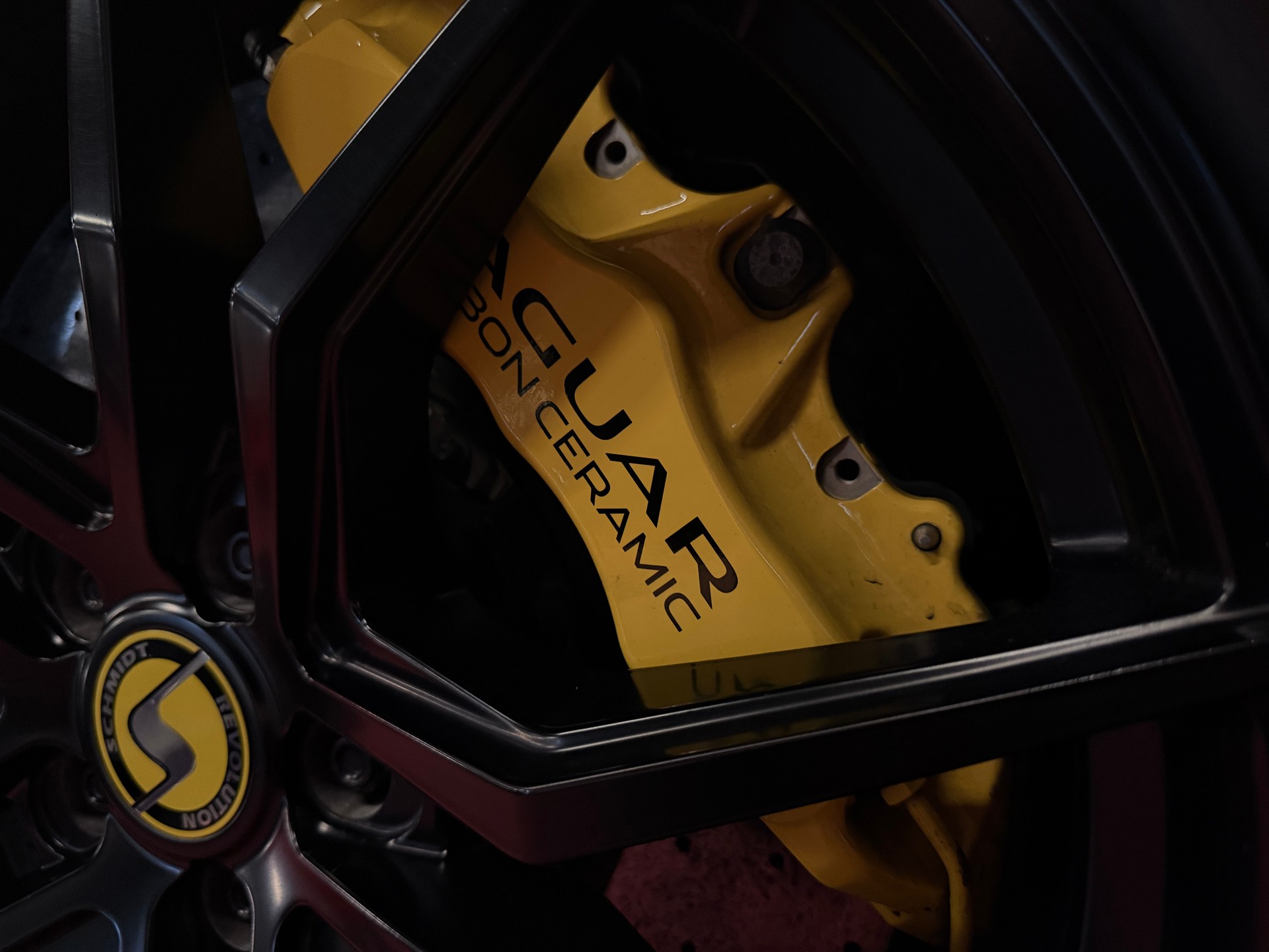 JAGUAR F-Type Coupé 5.0 V8 S/C SVR AWD / ** Aus 1. Hand / Carbon & Keramik Paket / Titan Abgasanlage / Komplett PPF Foliert **-image-13