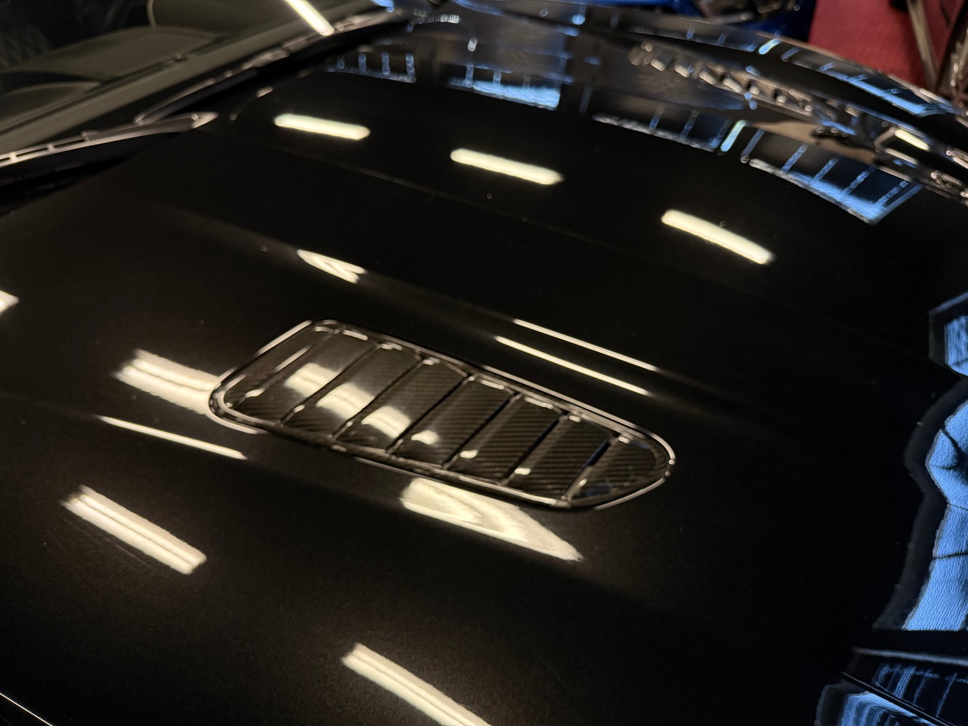 JAGUAR F-Type Coupé 5.0 V8 S/C SVR AWD / ** Aus 1. Hand / Carbon & Keramik Paket / Titan Abgasanlage / Komplett PPF Foliert **-image-5