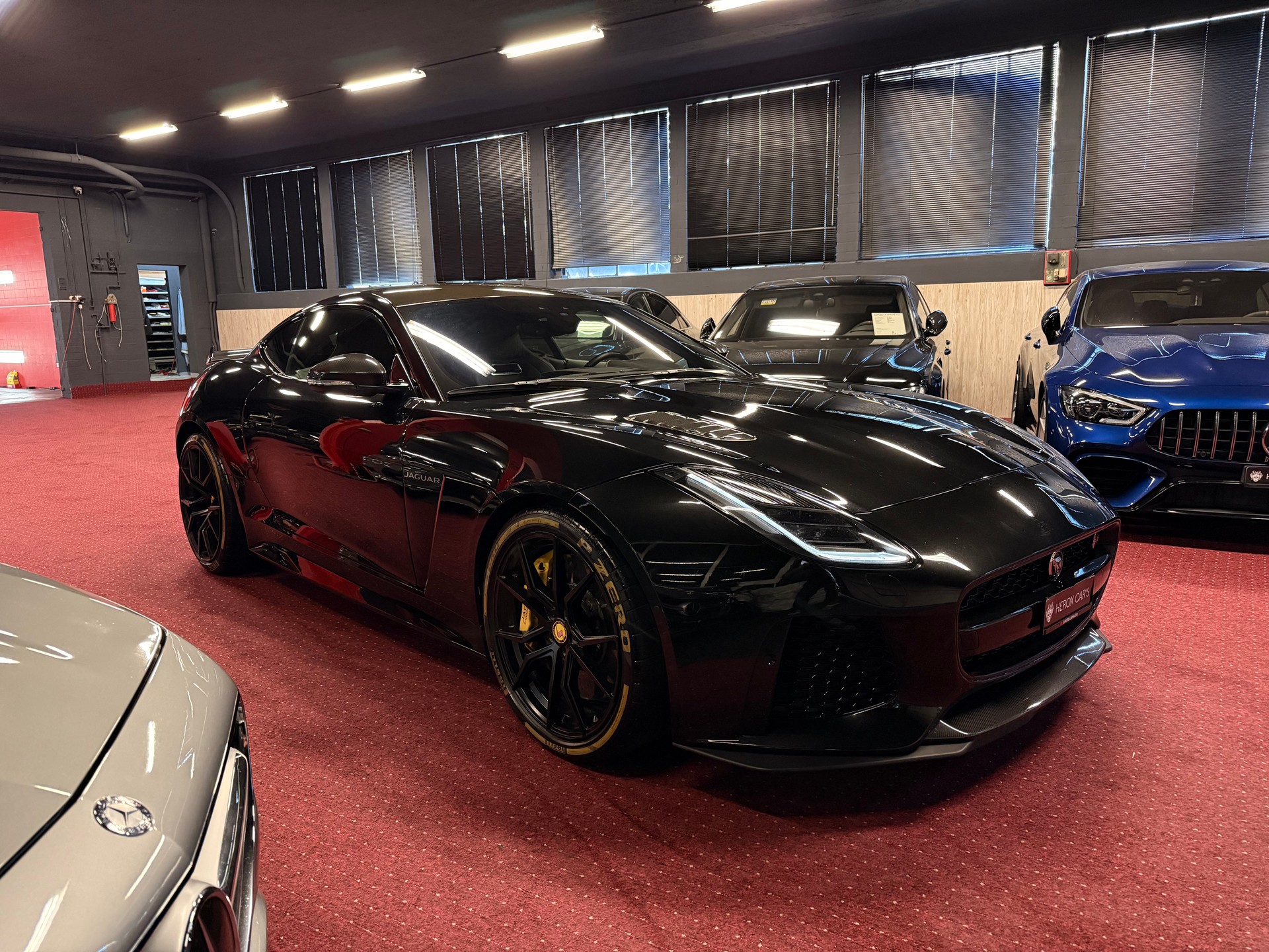 JAGUAR F-Type Coupé 5.0 V8 S/C SVR AWD / ** Aus 1. Hand / Carbon & Keramik Paket / Titan Abgasanlage **-showroom-element-3