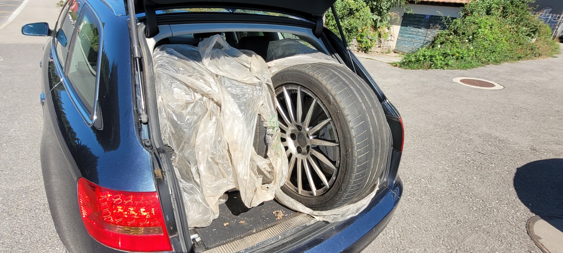 AUDI A6 Avant 3.2 V6 FSI quattro-image-9