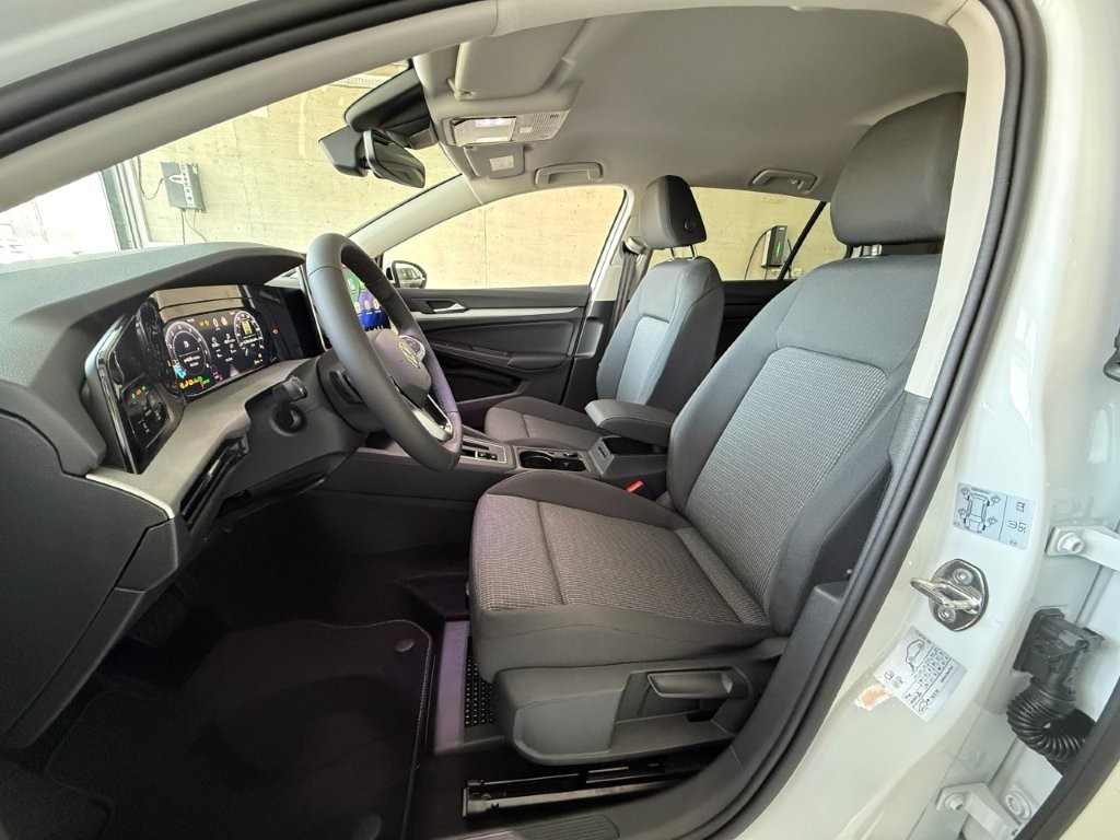 VW Golf 1.5 e TSI mHEV Basis DSG-image-11
