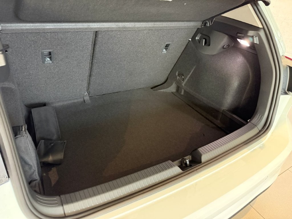 VW Golf 1.5 e TSI mHEV Basis DSG-image-5