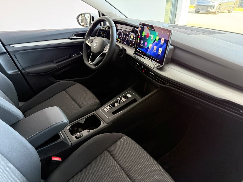 VW Golf 1.5 e TSI mHEV Basis DSG-image-3
