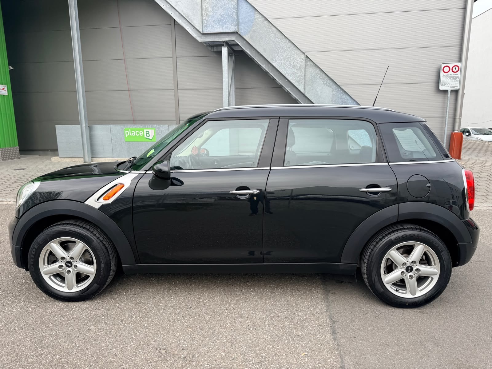 MINI Countryman One FWD-image-2