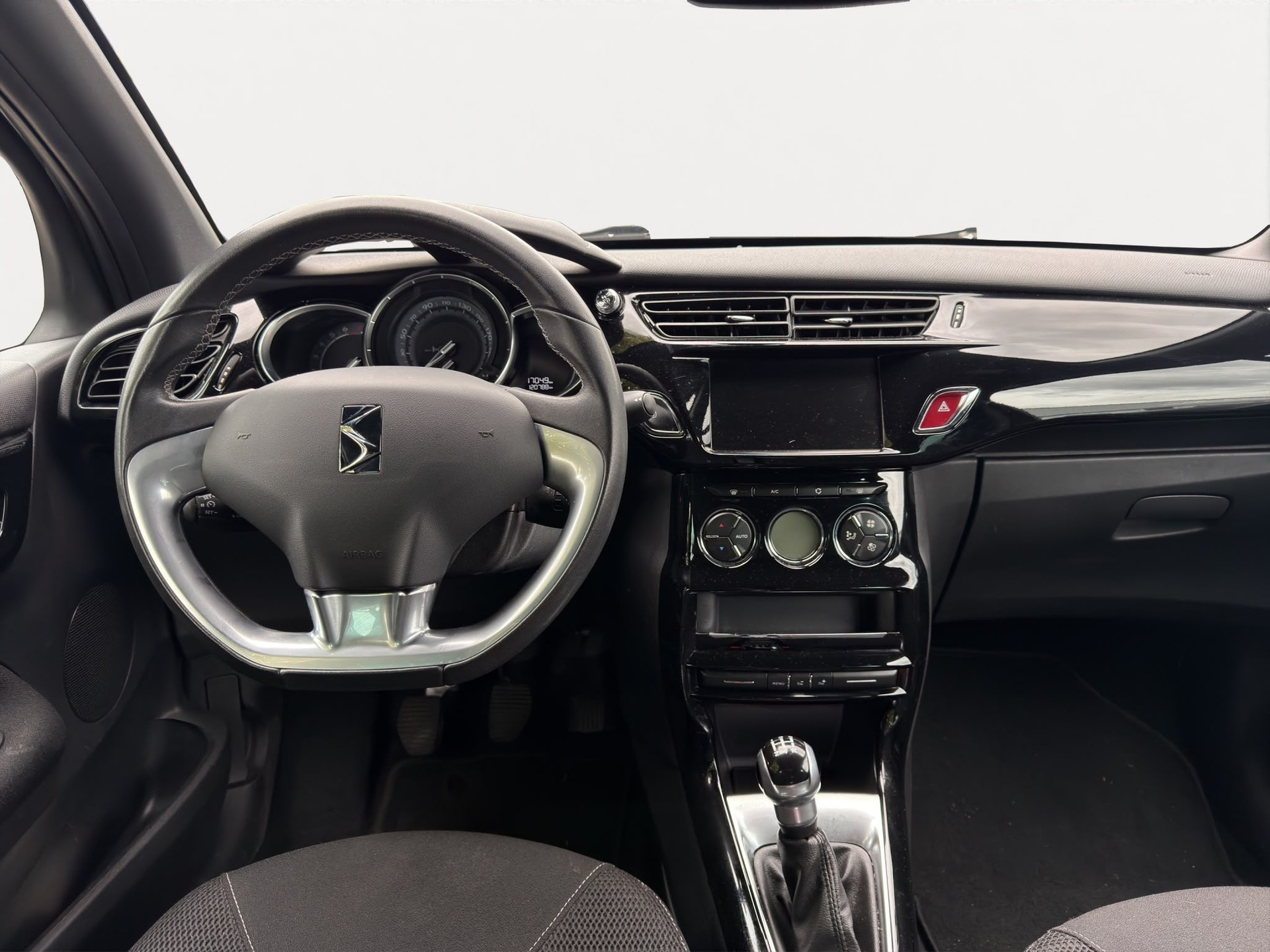DS AUTOMOBILES DS 3 1.2 PureTech SO Chic-image-11