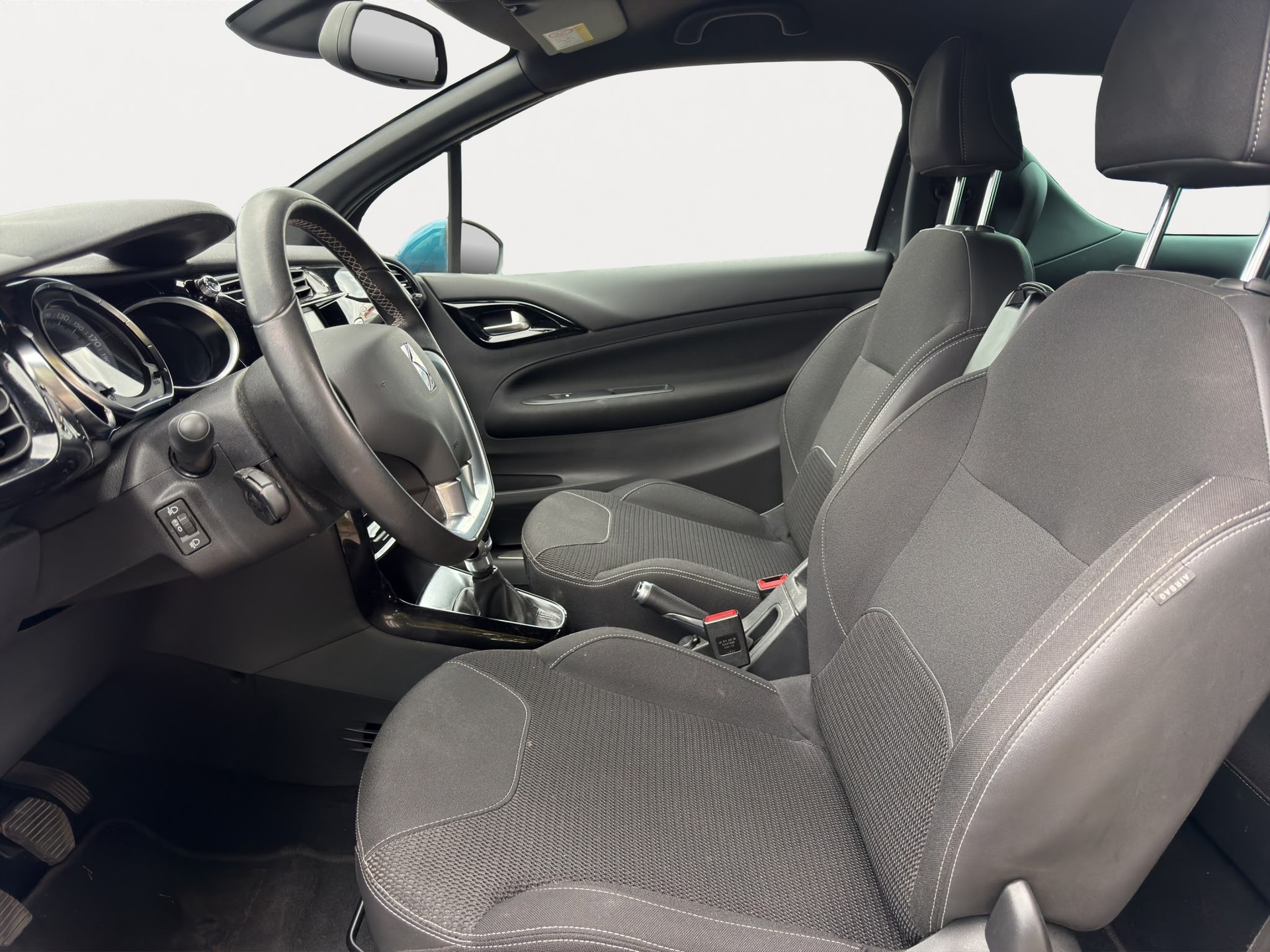 DS AUTOMOBILES DS 3 1.2 PureTech SO Chic-image-12