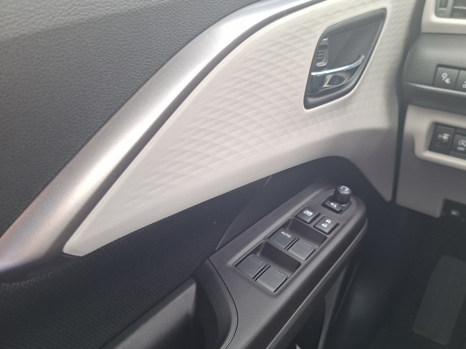 SUZUKI Swift 1.2 Compact Top Hybrid-image-12
