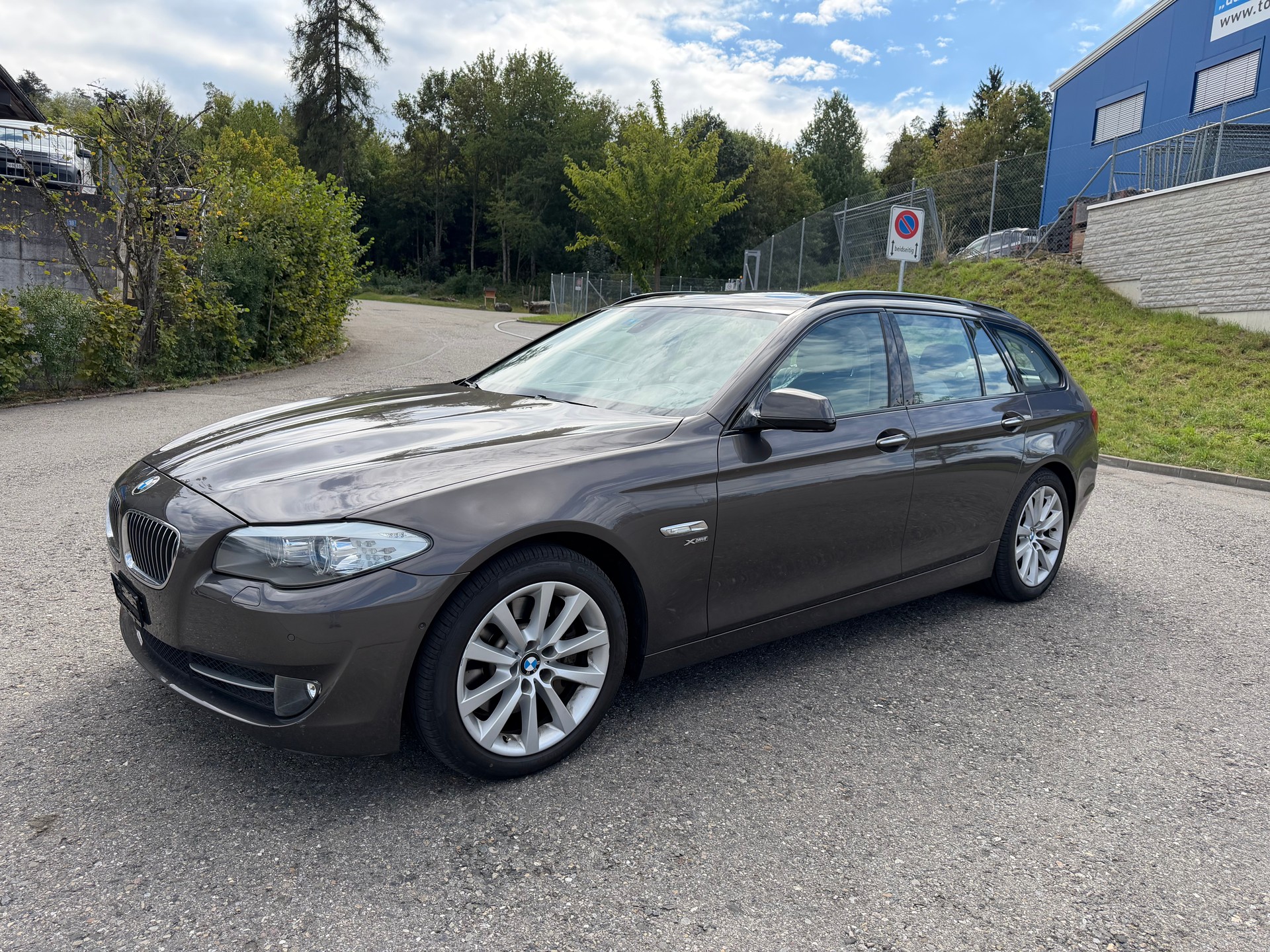 BMW 530d xDrive Touring Steptronic-image-0