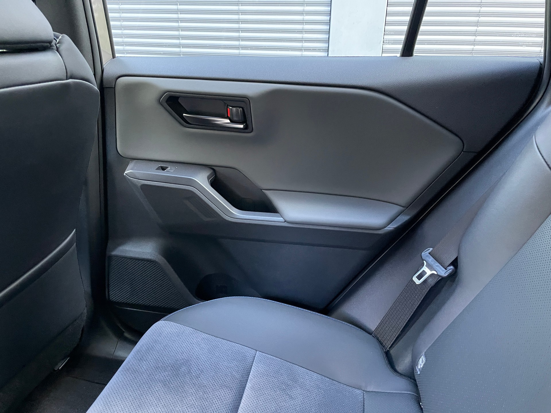 TOYOTA RAV-4 2.5 HSD Style e-CVT 4WD-image-18