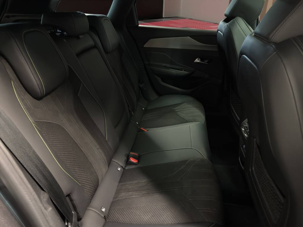 PEUGEOT 308 SW 1.2 Pure Tech GT EAT8-image-6
