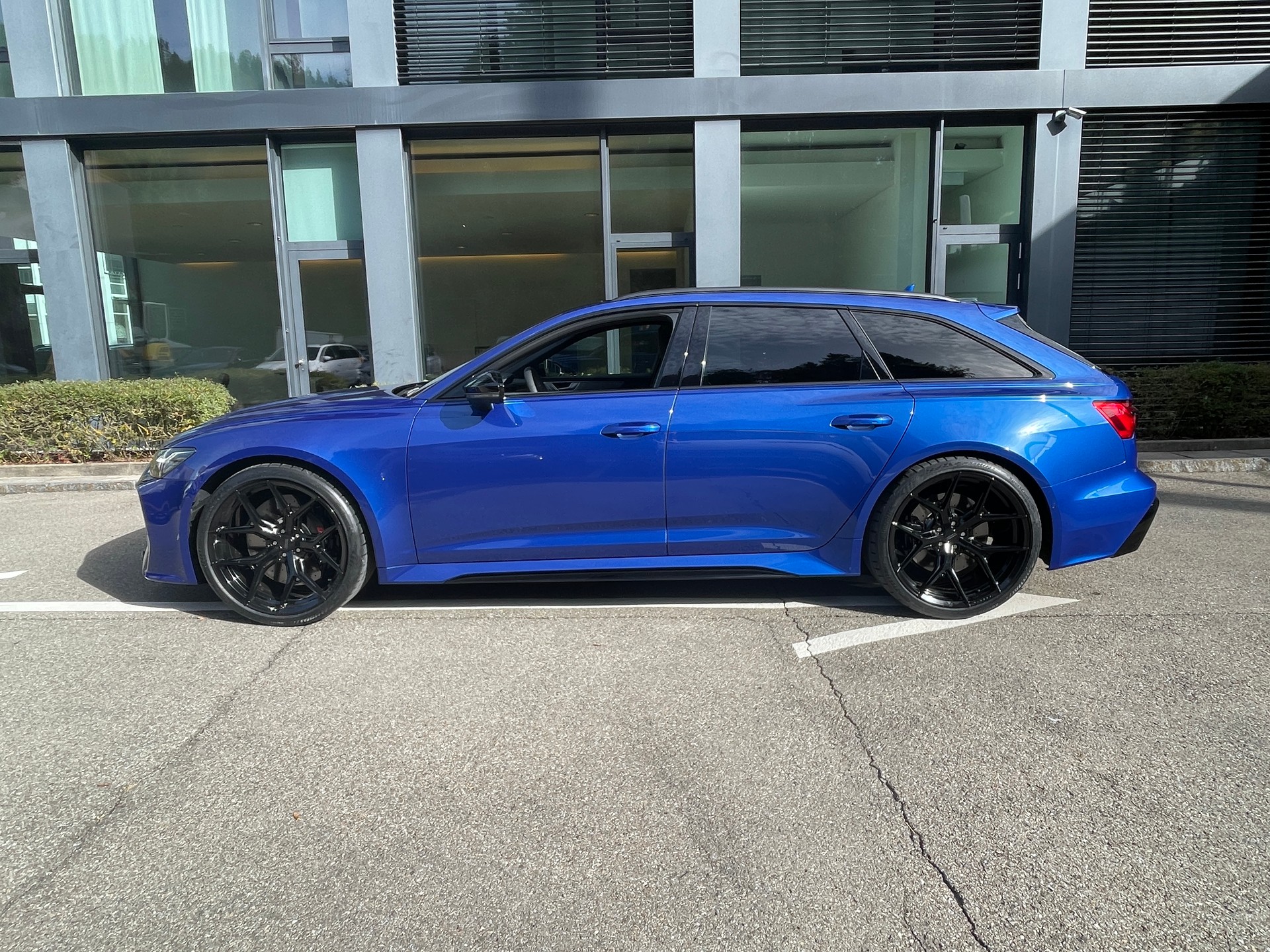 AUDI RS6 Avant 4.0 TFSI V8 quattro-image-8