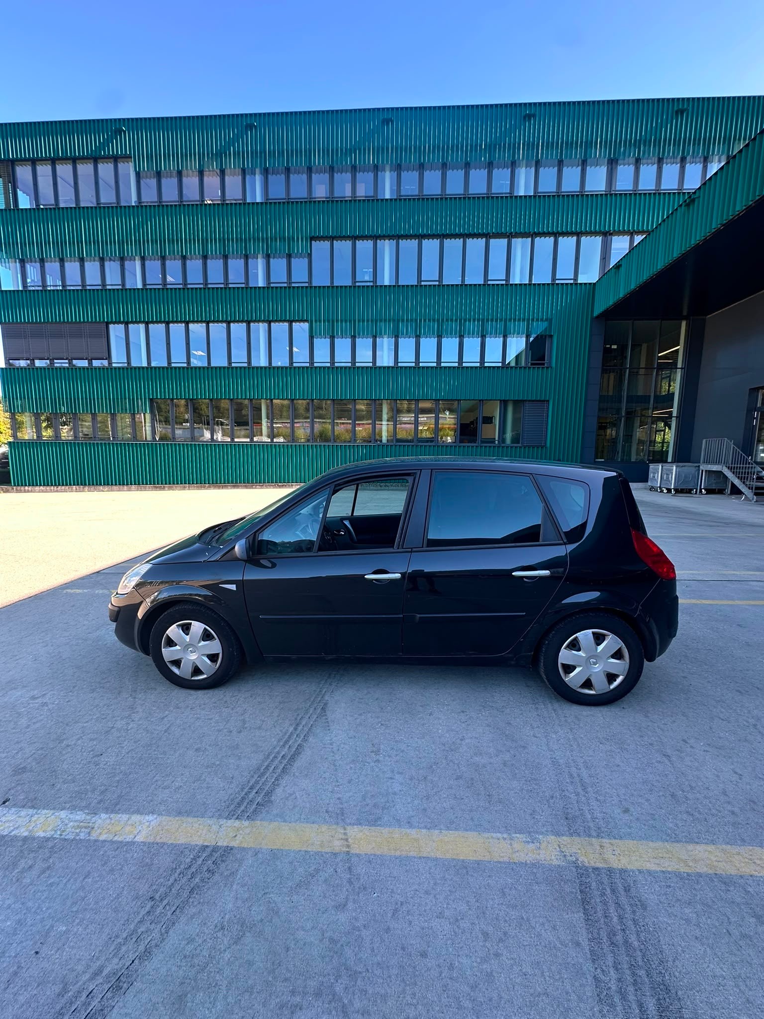 RENAULT Scénic 2.0 16V Dynamique-image-1