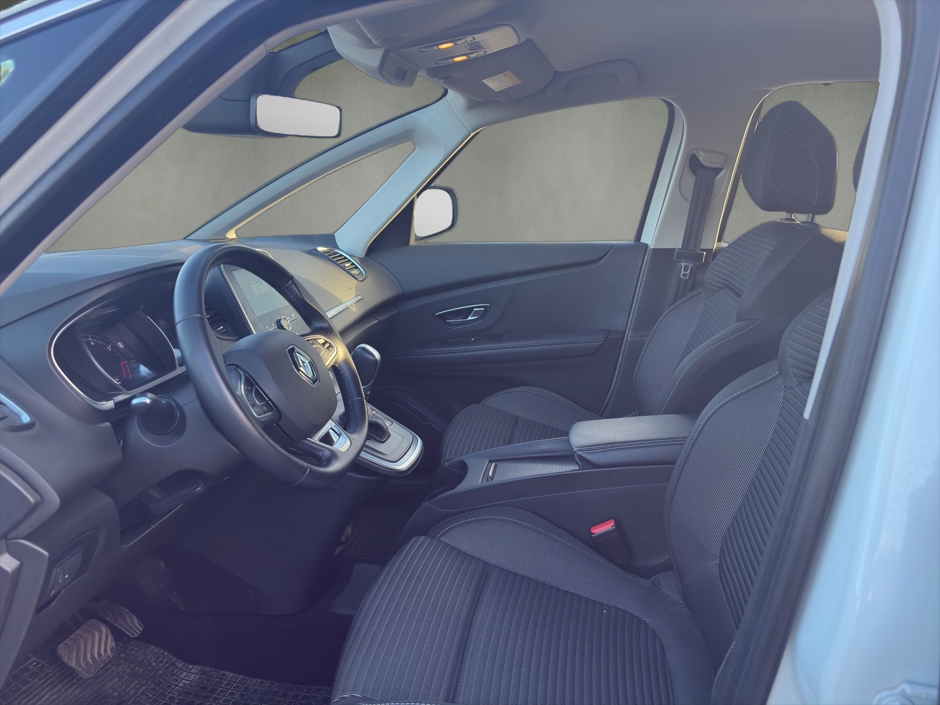 RENAULT Scénic 1.3 16V Turbo Intens EDC-image-8