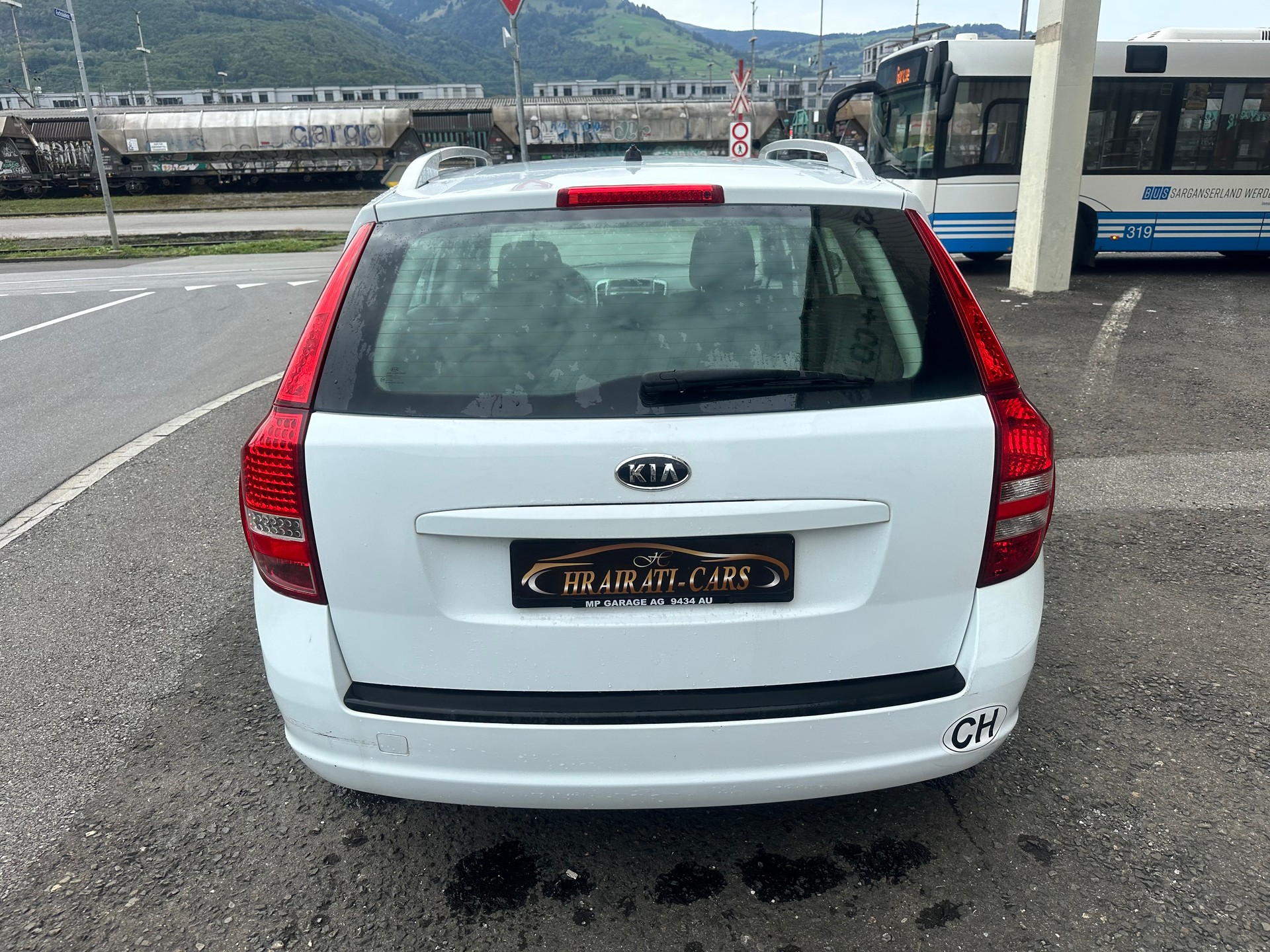 KIA Cee'd Sporty Wagon 1.4 16V Basic-image-3
