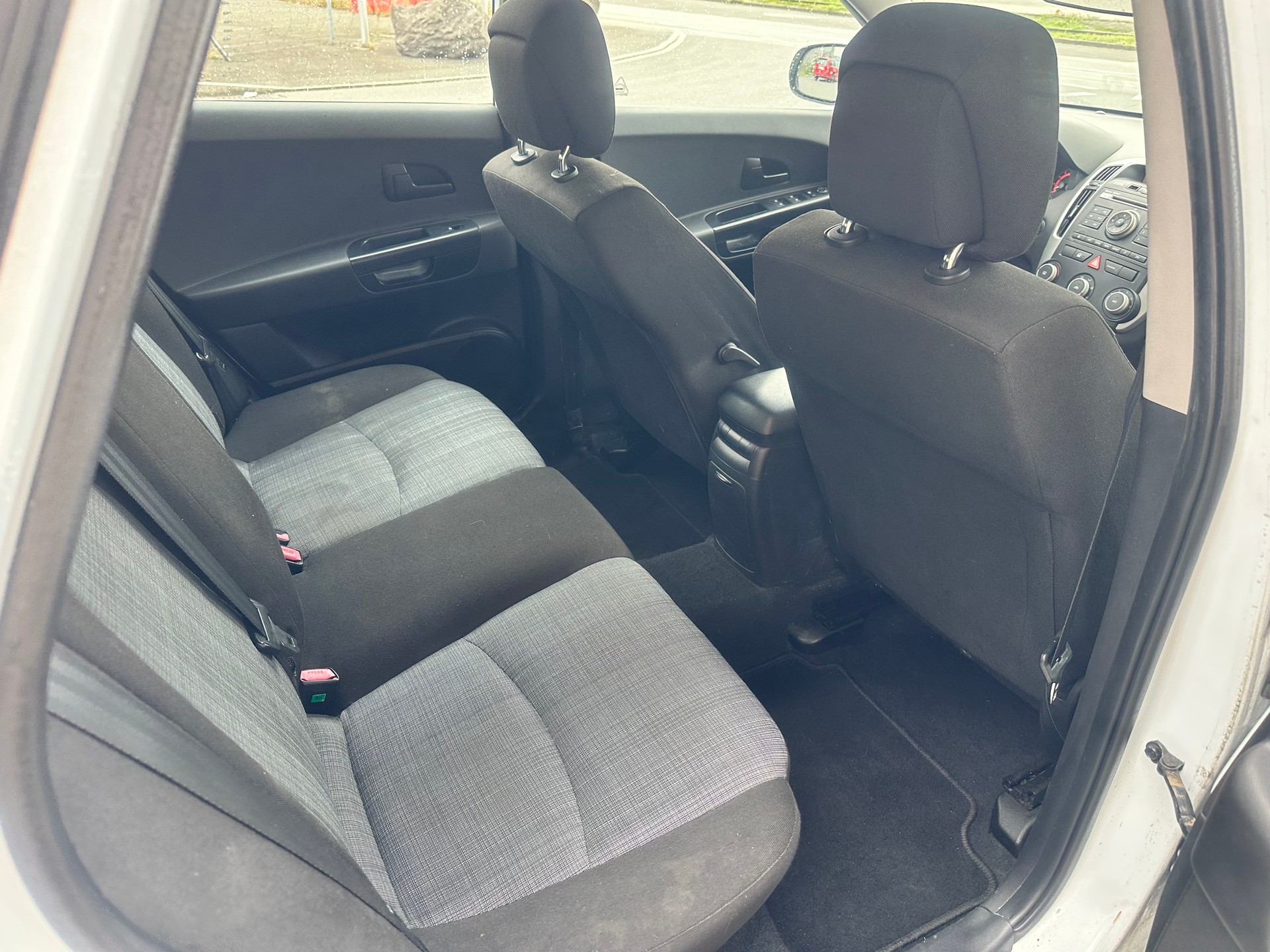 KIA Cee'd Sporty Wagon 1.4 16V Basic-image-12
