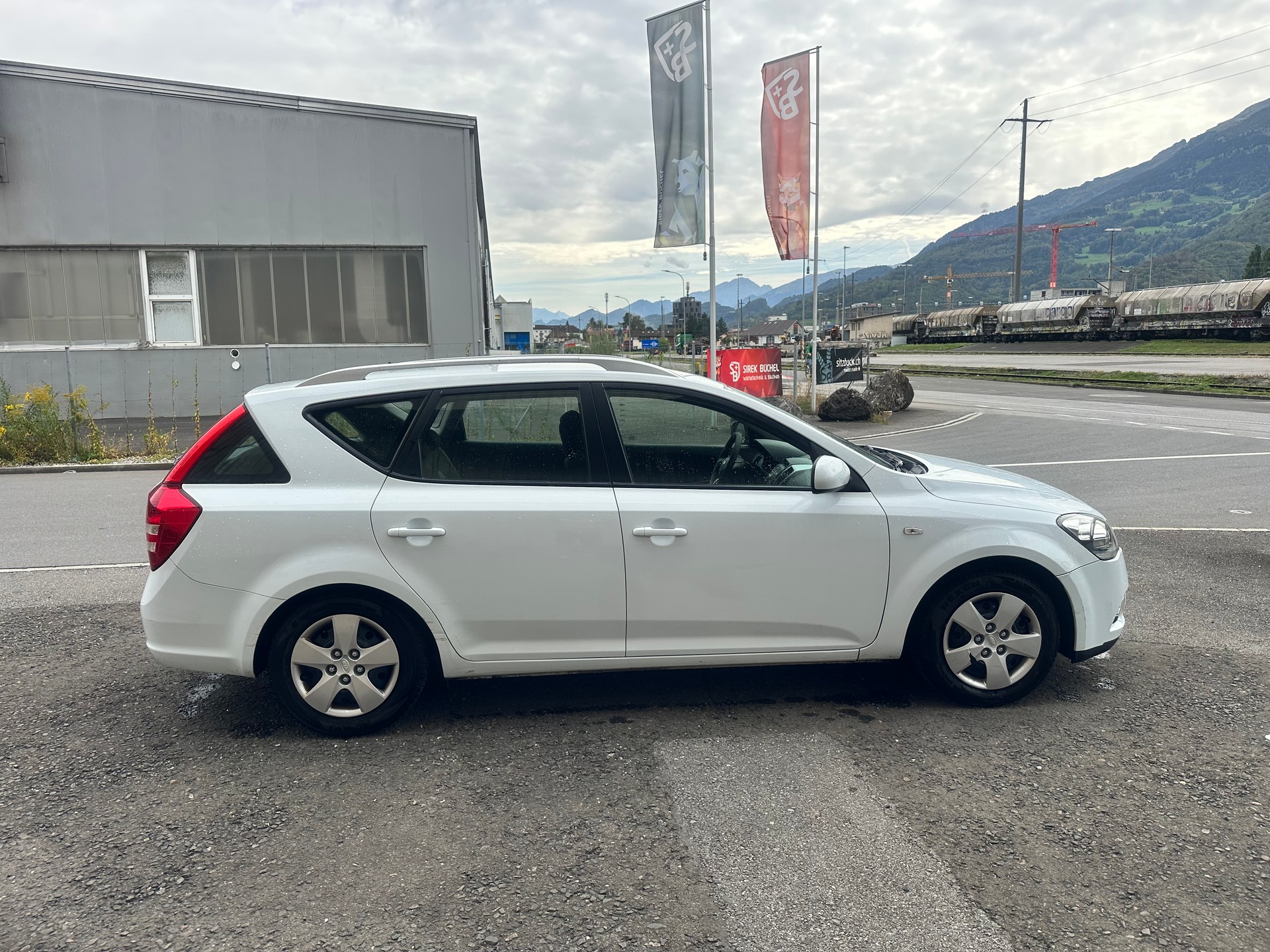 KIA Cee'd Sporty Wagon 1.4 16V Basic-image-6