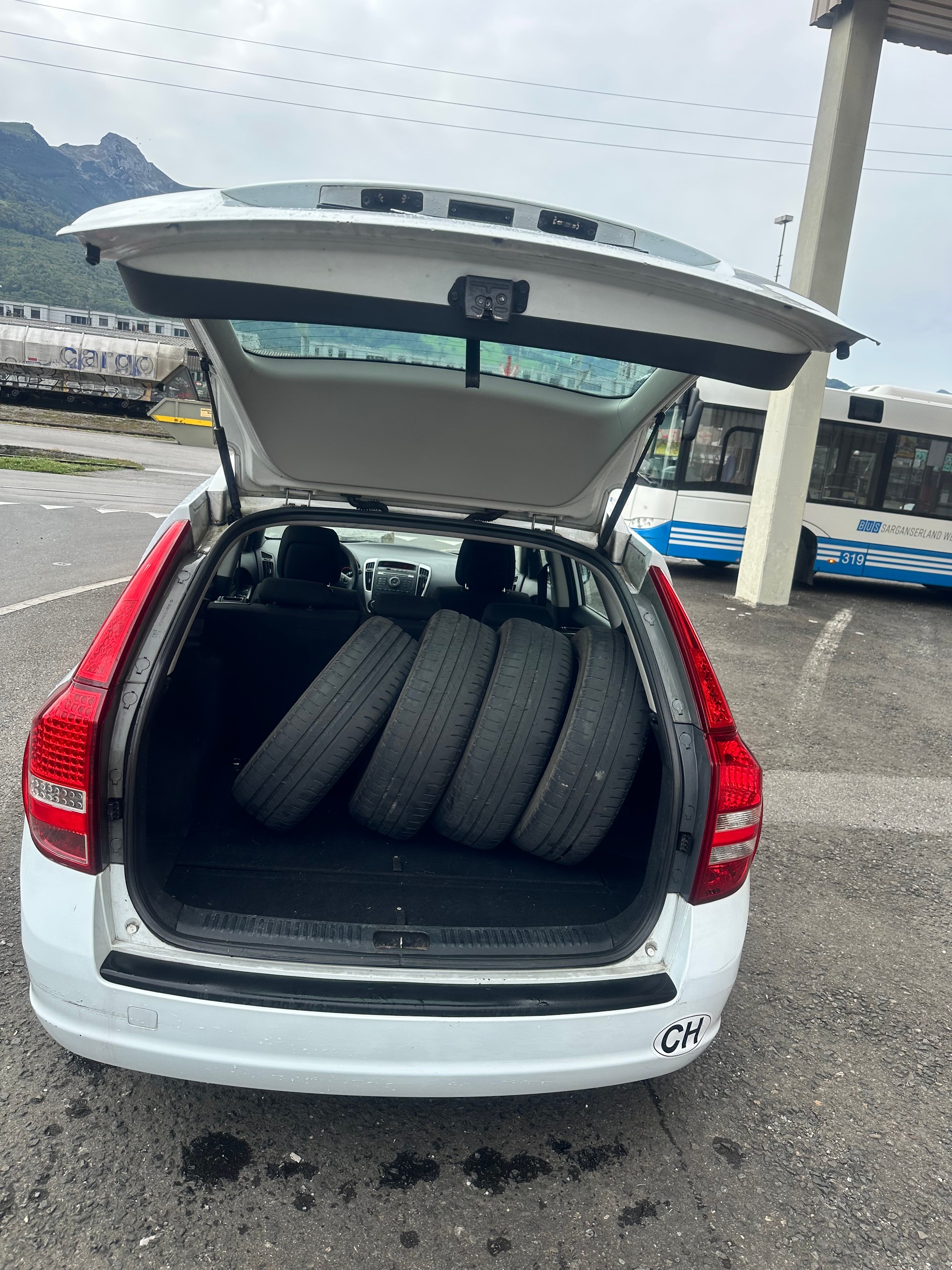 KIA Cee'd Sporty Wagon 1.4 16V Basic-image-4