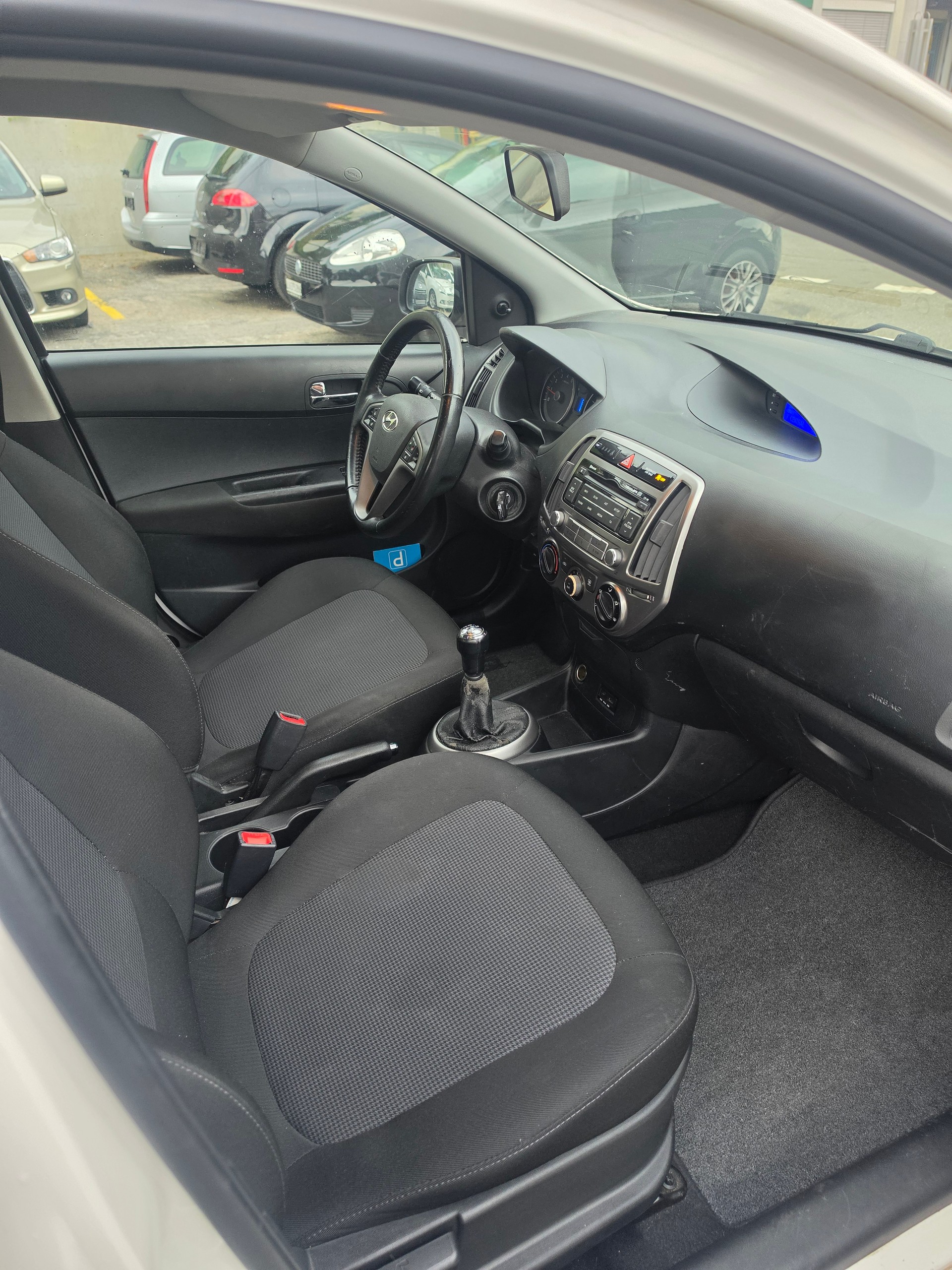 HYUNDAI i20 1.2 Comfort-image-8