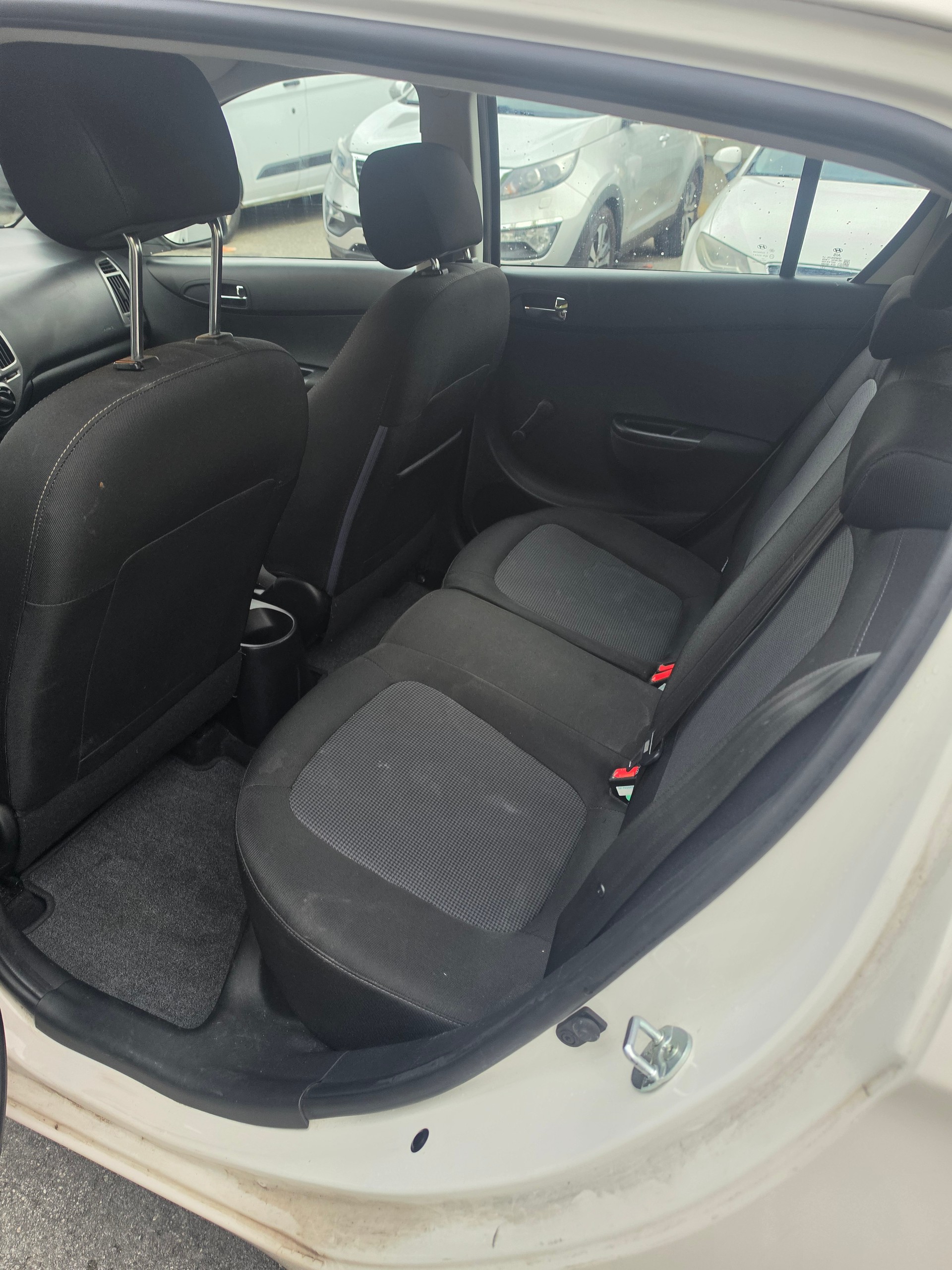 HYUNDAI i20 1.2 Comfort-image-9