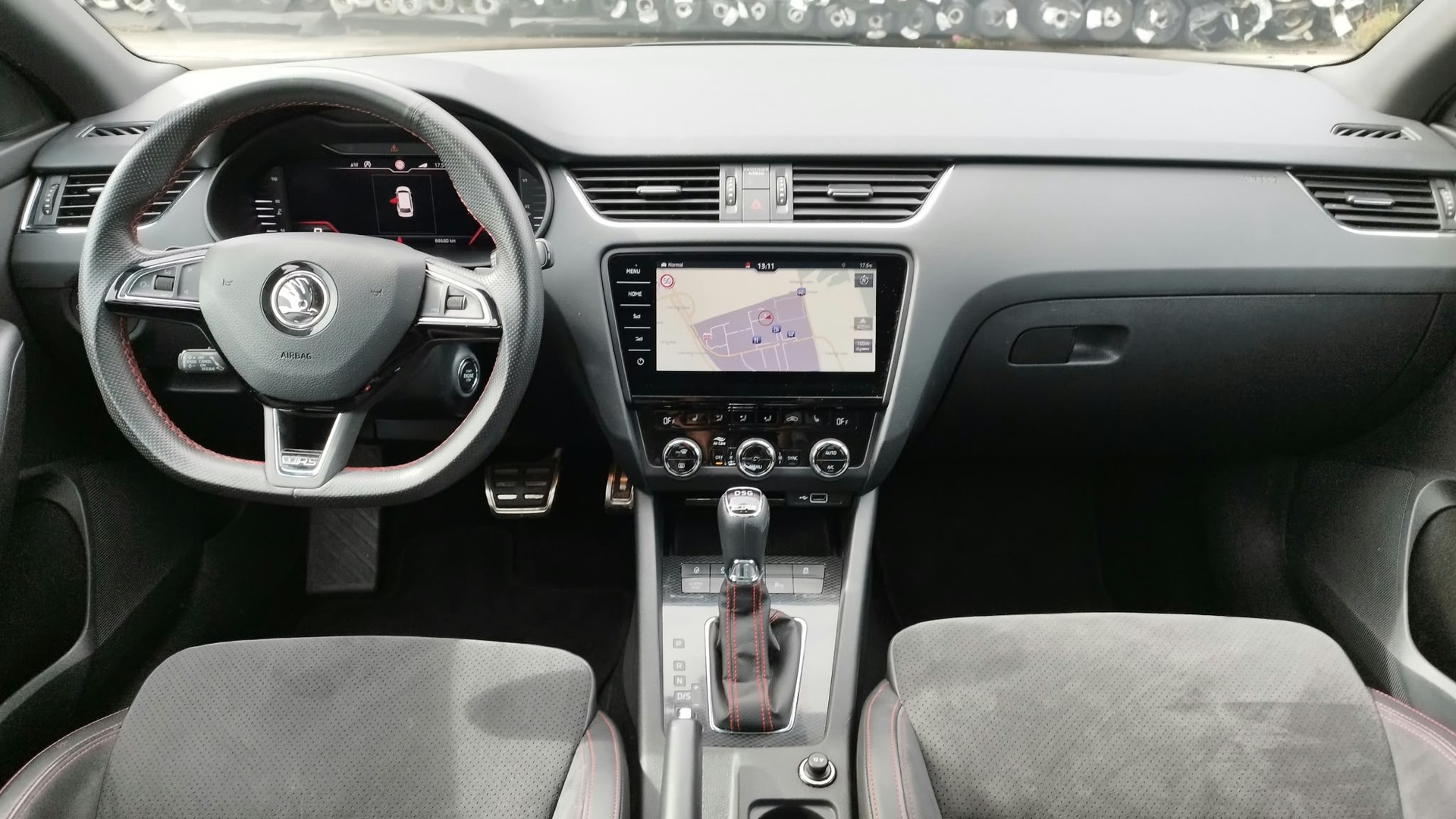 SKODA Octavia Combi 2.0 TSI RS DSG-image-6