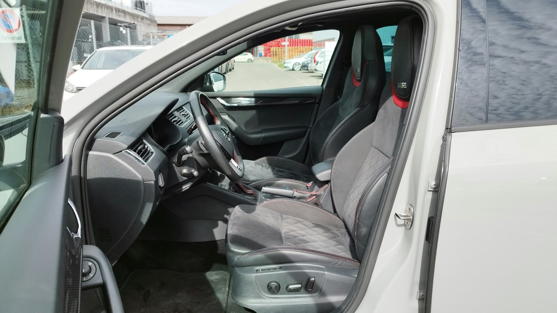 SKODA Octavia Combi 2.0 TSI RS DSG-image-11