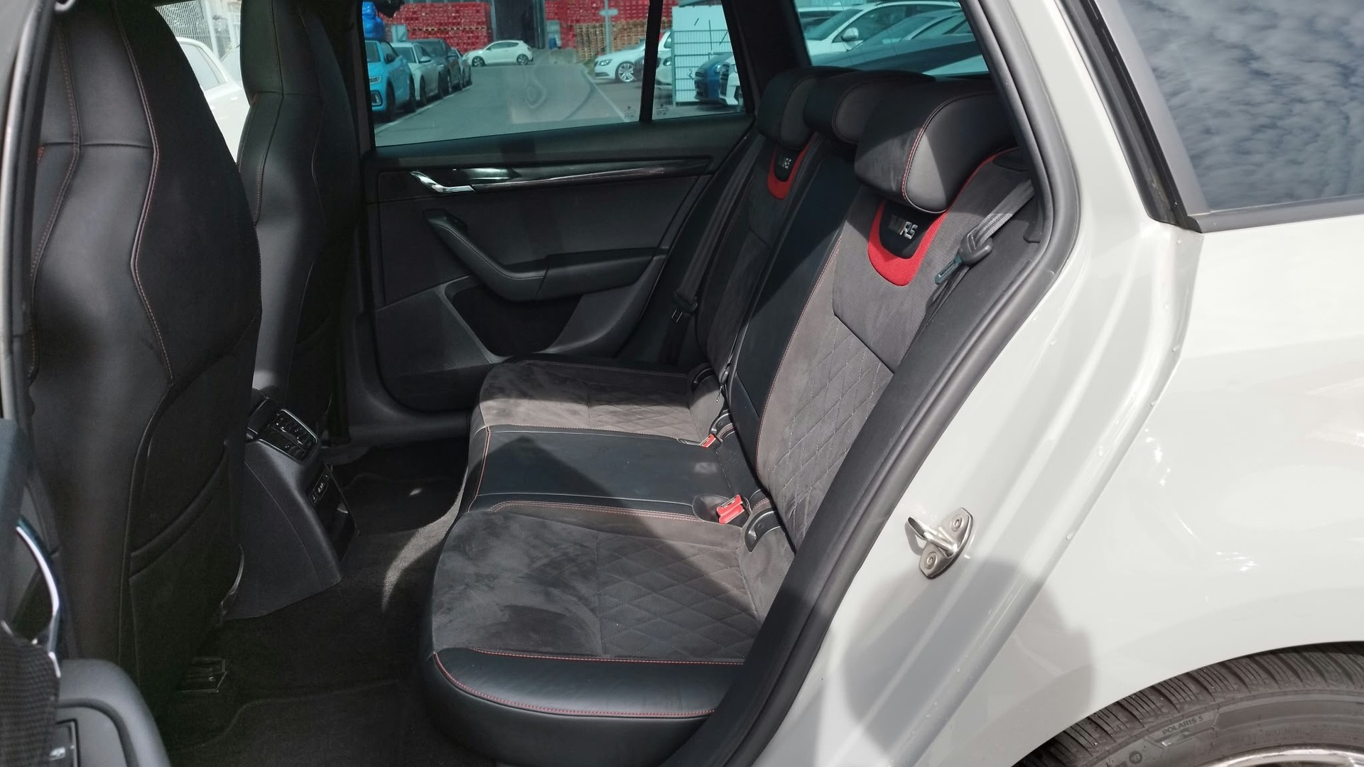 SKODA Octavia Combi 2.0 TSI RS DSG-image-9