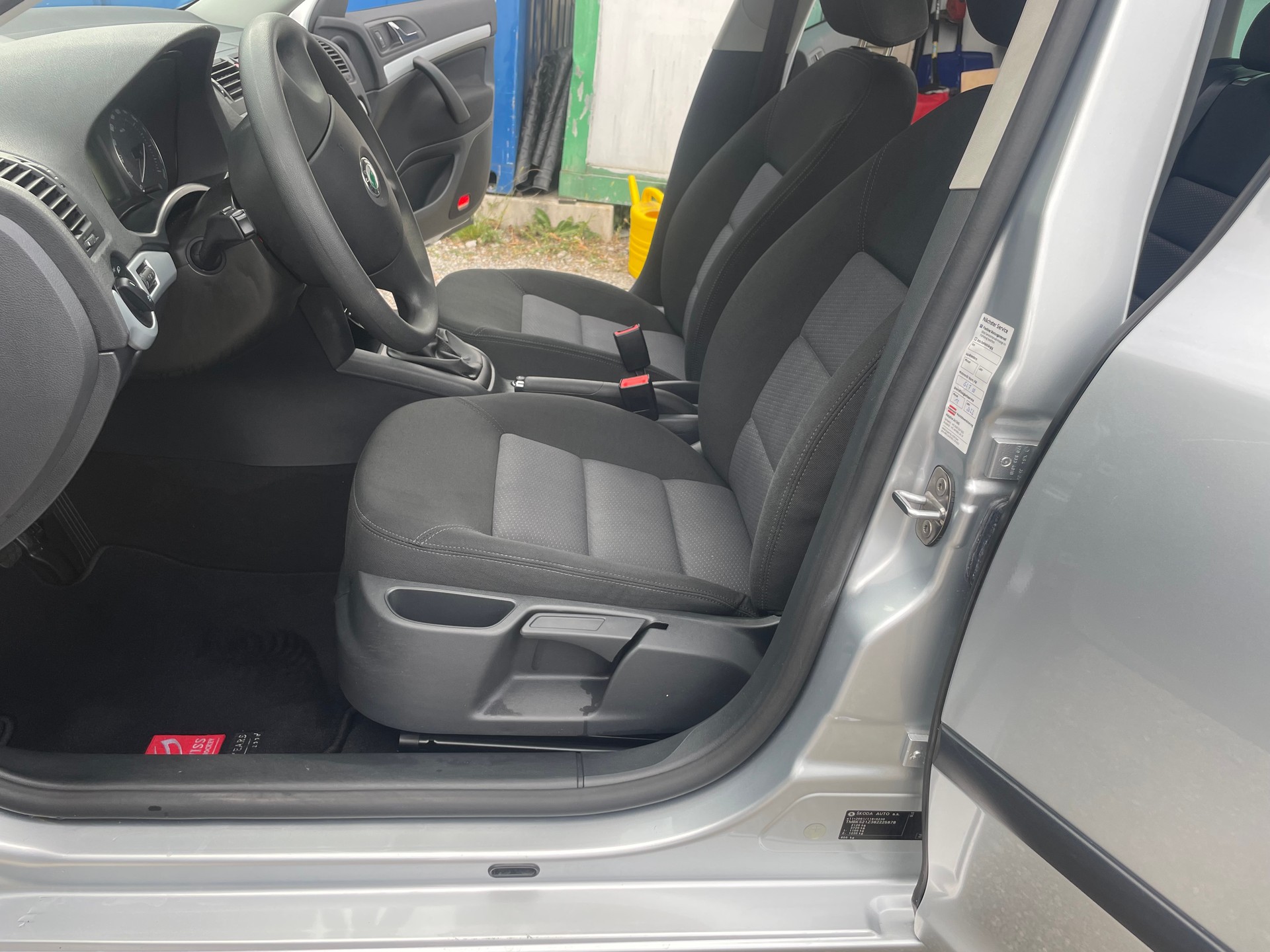 SKODA Octavia 1.9 TDI Swiss Ice Hockey 4x4-image-13