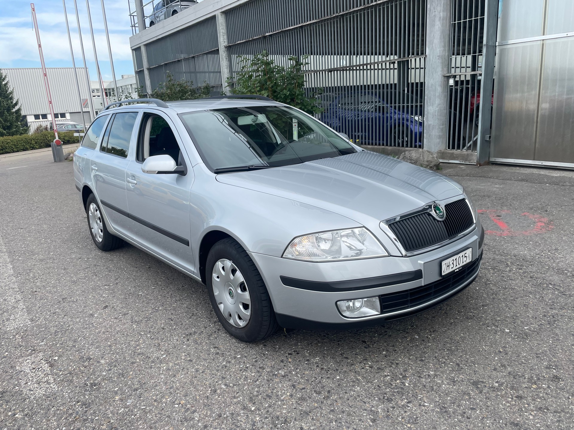SKODA Octavia 1.9 TDI Swiss Ice Hockey 4x4-image-2