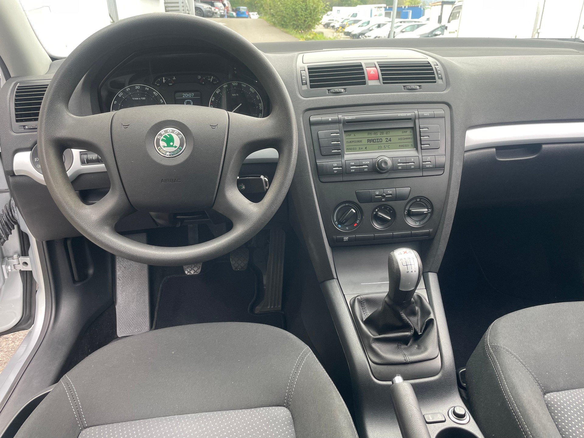 SKODA Octavia 1.9 TDI Swiss Ice Hockey 4x4-image-6