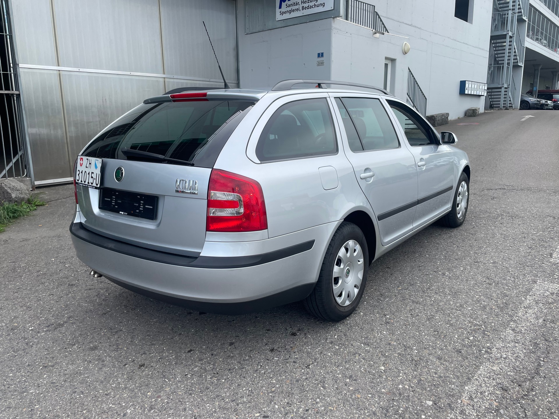 SKODA Octavia 1.9 TDI Swiss Ice Hockey 4x4-image-3