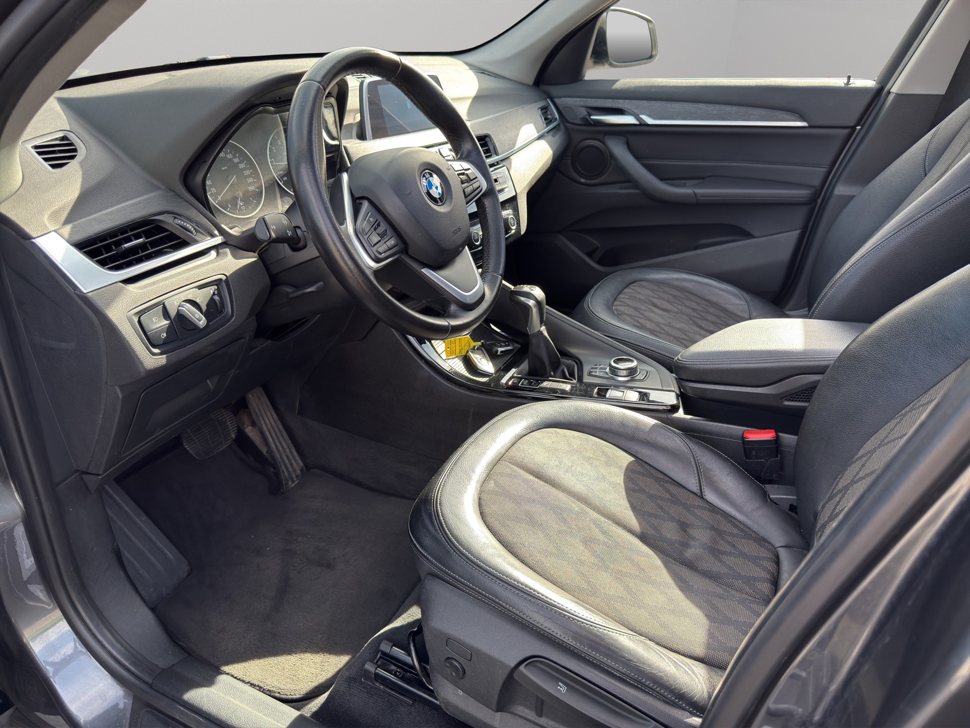 BMW X1 xDrive 20i xLine Steptronic-image-12