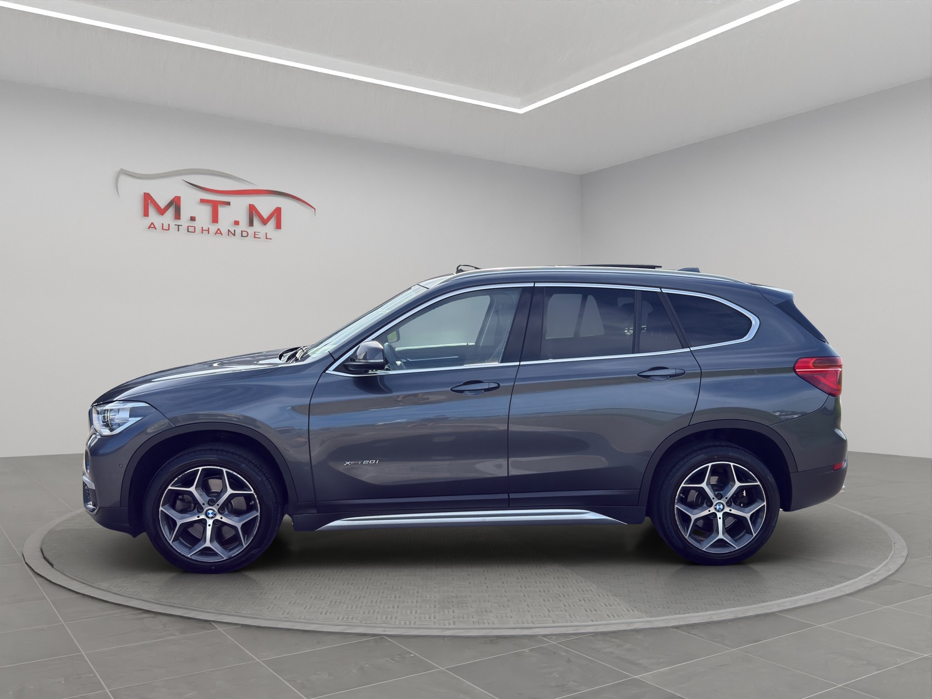 BMW X1 xDrive 20i xLine Steptronic-image-5