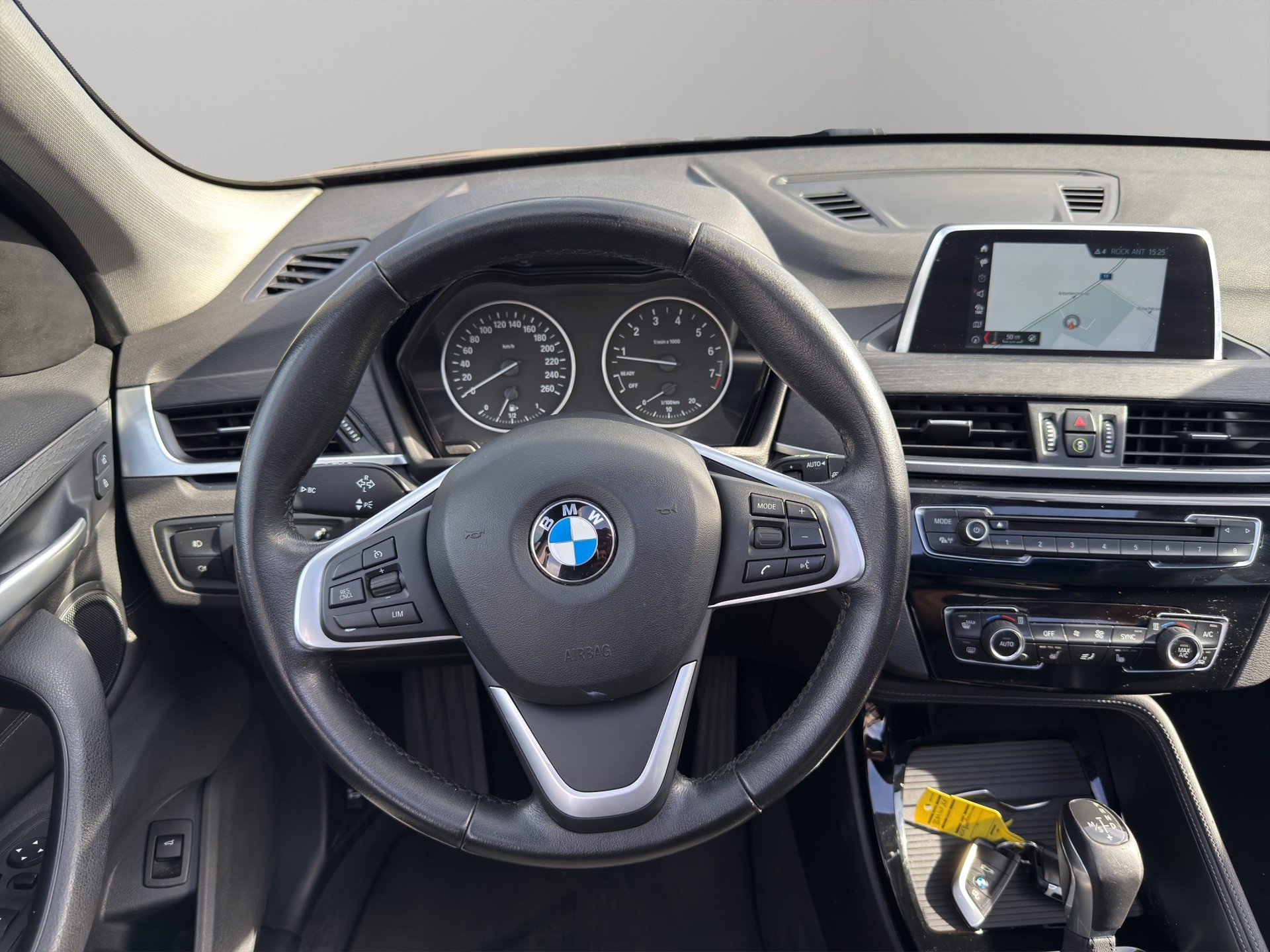 BMW X1 xDrive 20i xLine Steptronic-image-14