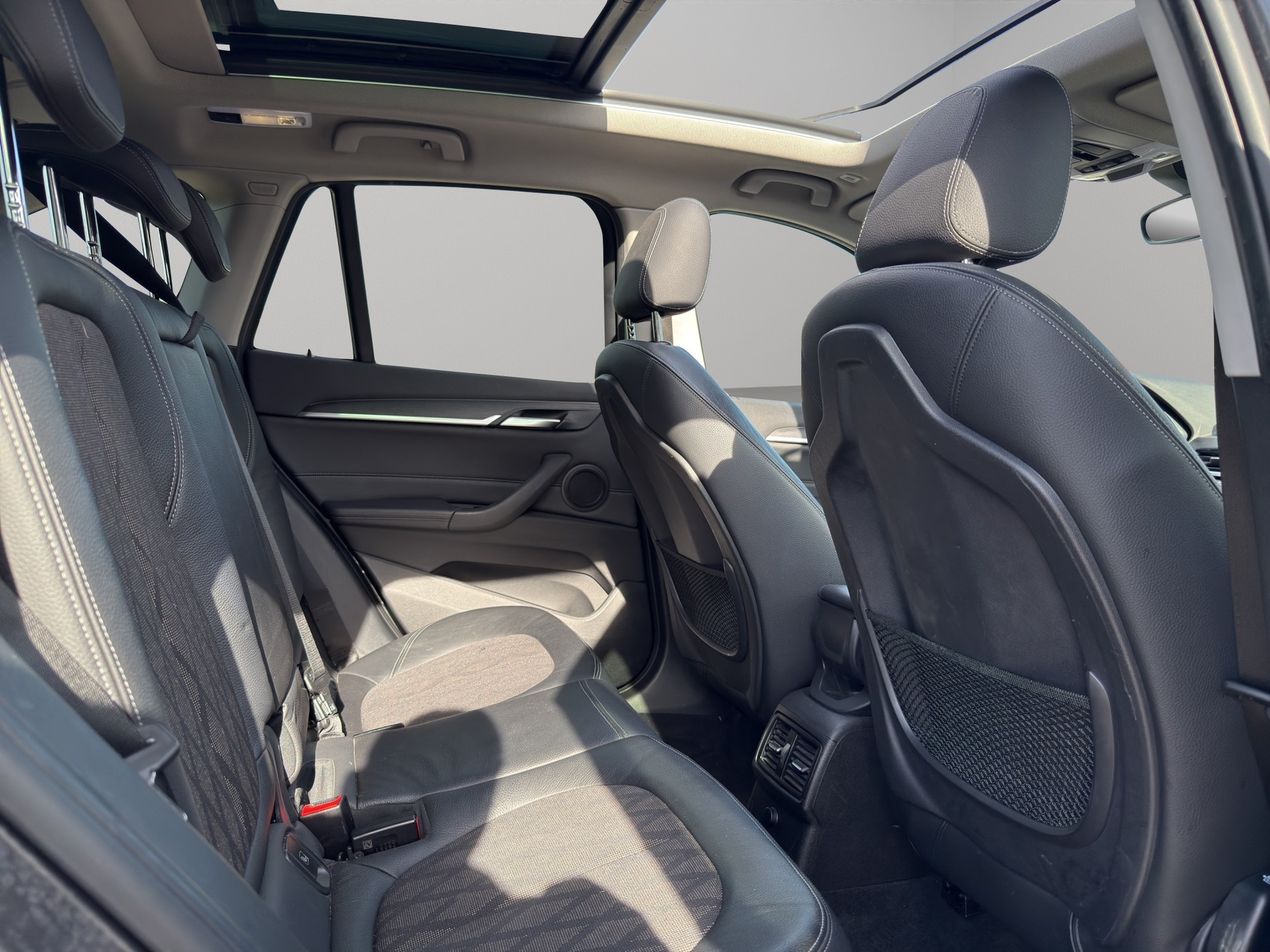 BMW X1 xDrive 20i xLine Steptronic-image-20