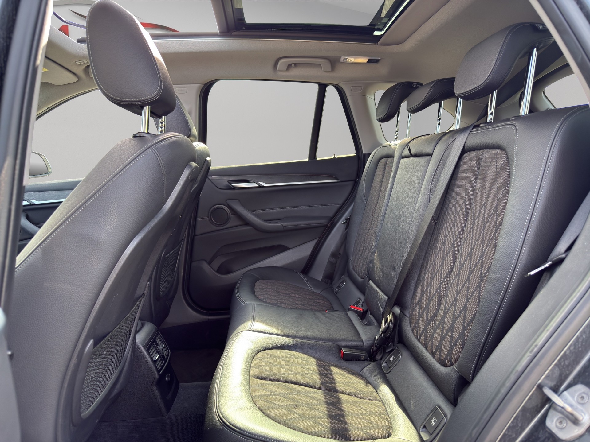 BMW X1 xDrive 20i xLine Steptronic-image-15