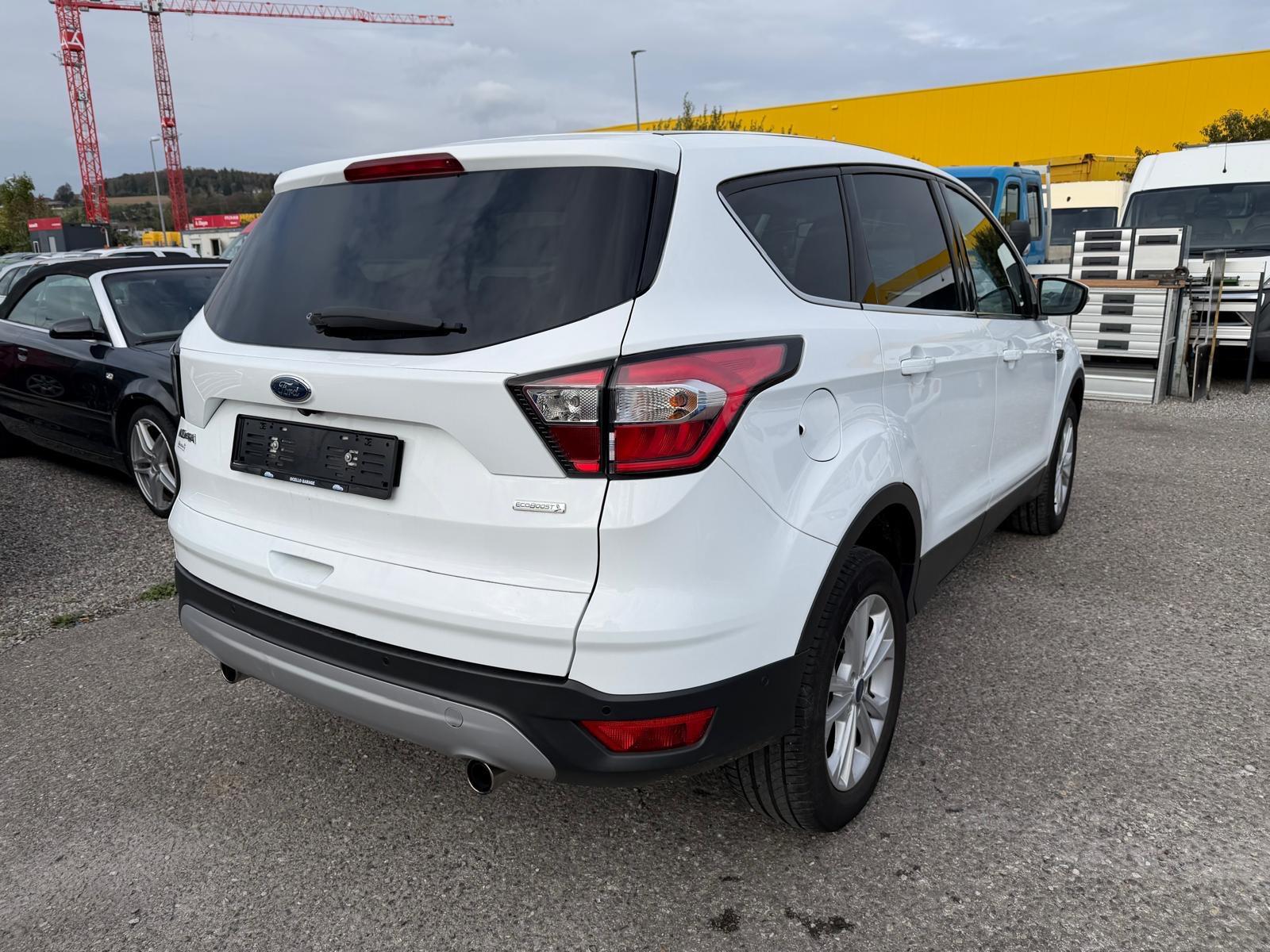 FORD Kuga 1.5 EcoB 150 Titanium 2WD-image-2