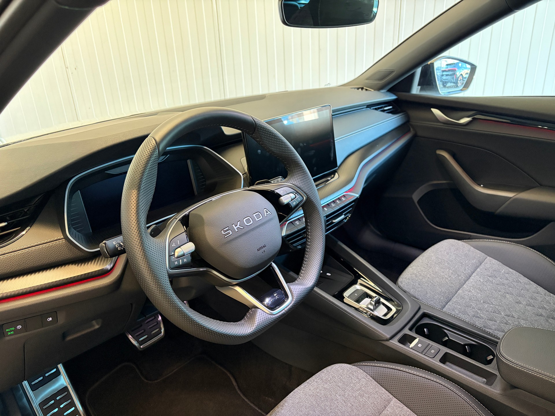 SKODA Octavia Kombi 1.5 TSI mHEV DSG Sportline SPORTSCHALENSITZE ANHÄNGEKUPPLUNG - HERSTELLERGARANTIE BIS 2029!-image-10