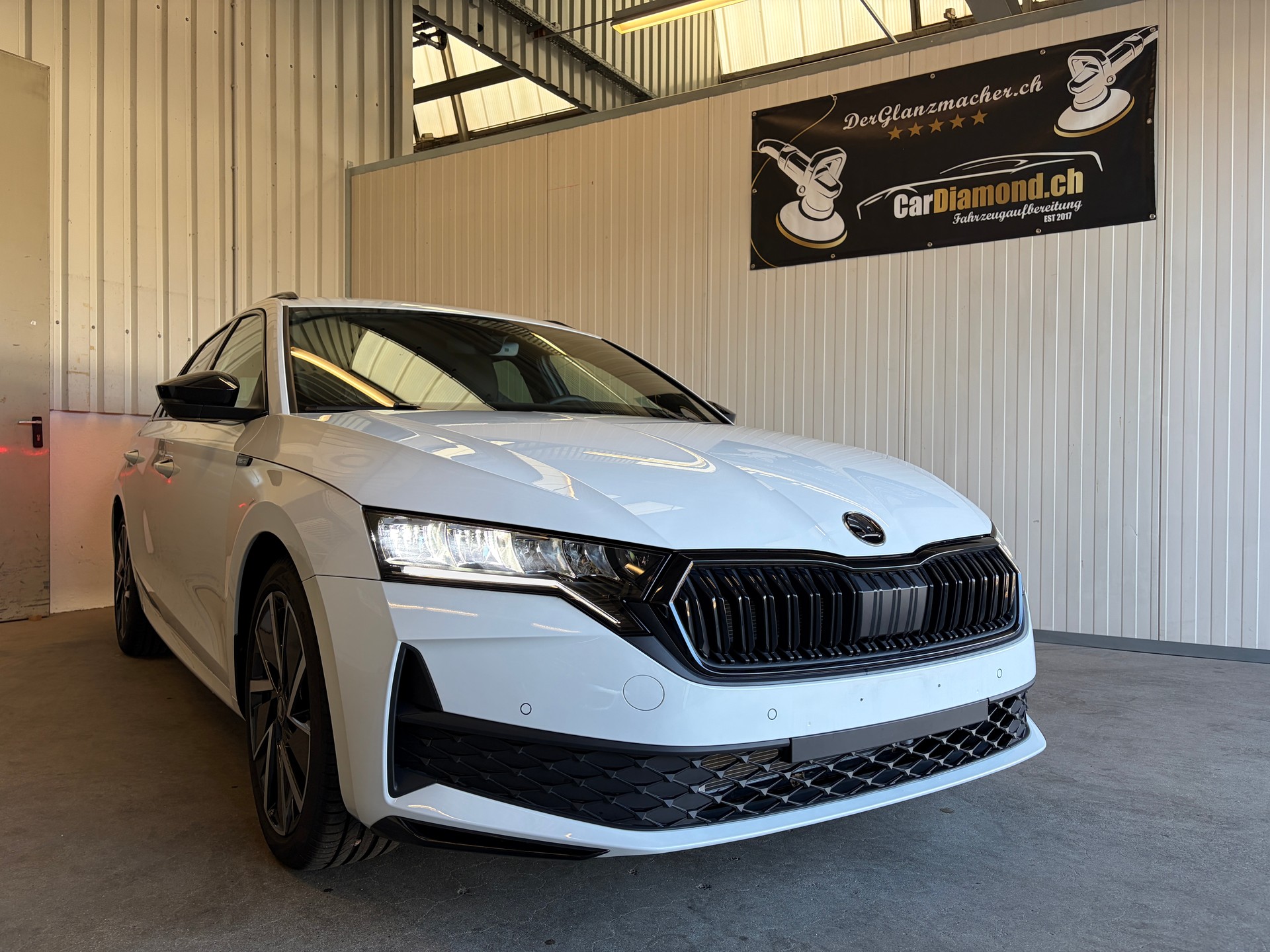 SKODA Octavia Kombi 1.5 TSI mHEV DSG Sportline SPORTSCHALENSITZE ANHÄNGEKUPPLUNG - HERSTELLERGARANTIE BIS 2029!-image-0