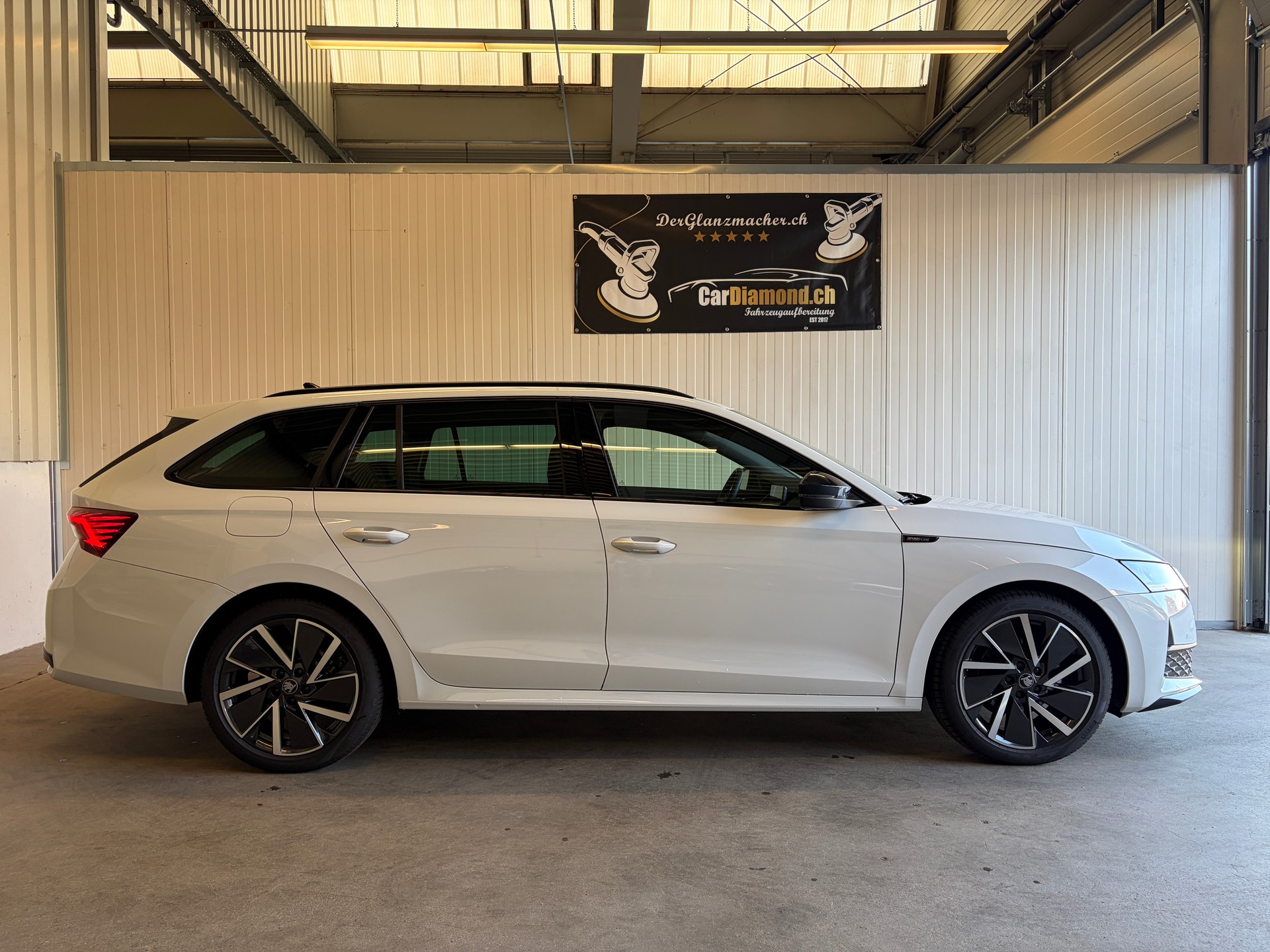 SKODA Octavia Kombi 1.5 TSI mHEV DSG Sportline SPORTSCHALENSITZE ANHÄNGEKUPPLUNG - HERSTELLERGARANTIE BIS 2029!-image-9