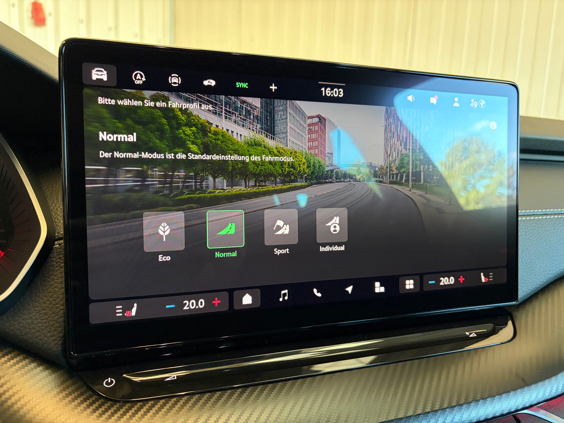 SKODA Octavia Kombi 1.5 TSI mHEV DSG Sportline SPORTSCHALENSITZE ANHÄNGEKUPPLUNG - HERSTELLERGARANTIE BIS 2029!-image-17