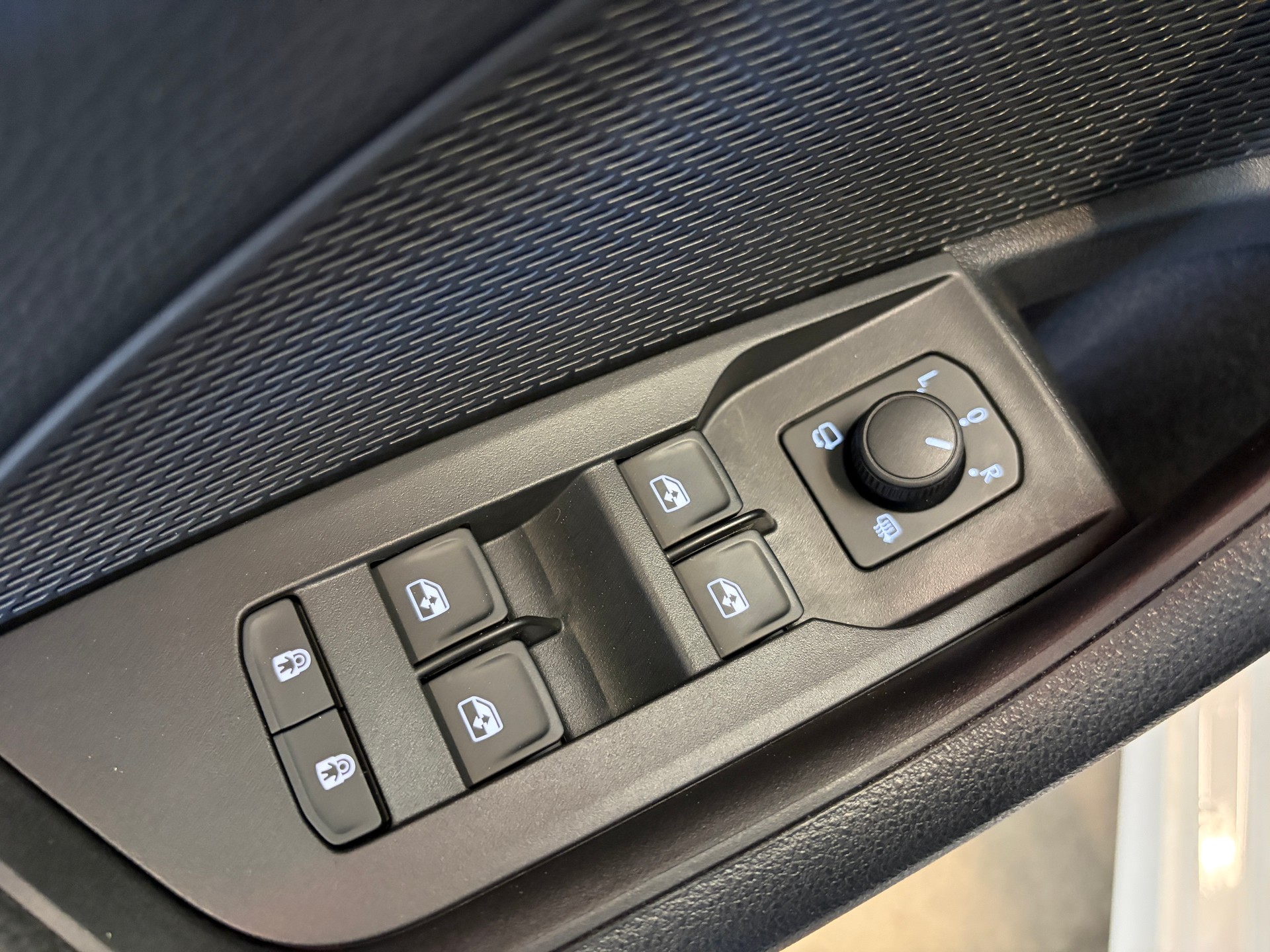 SKODA Octavia Kombi 1.5 TSI mHEV DSG Sportline SPORTSCHALENSITZE ANHÄNGEKUPPLUNG - HERSTELLERGARANTIE BIS 2029!-image-20