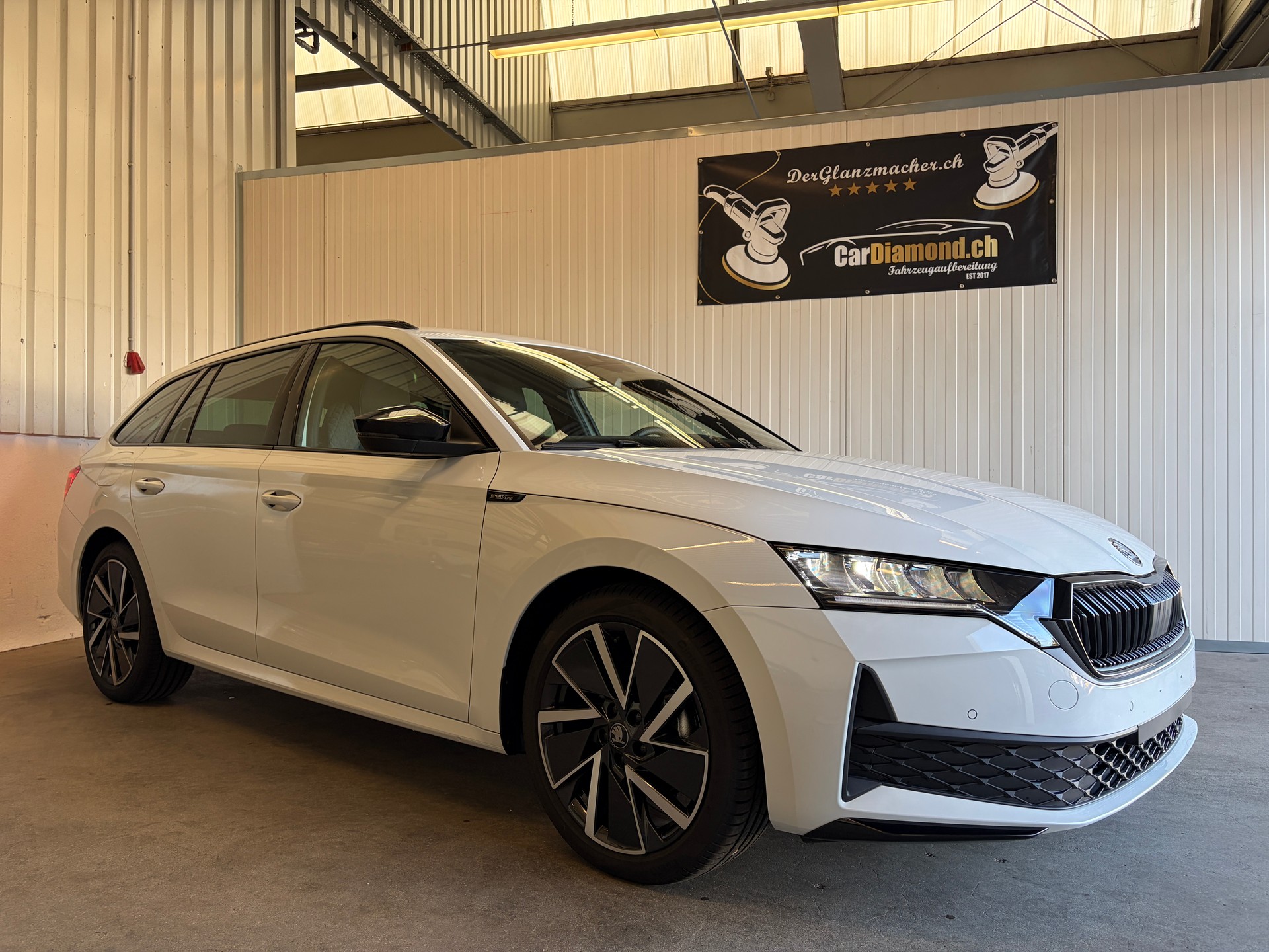 SKODA Octavia Kombi 1.5 TSI mHEV DSG Sportline SPORTSCHALENSITZE ANHÄNGEKUPPLUNG - HERSTELLERGARANTIE BIS 2029!-image-1