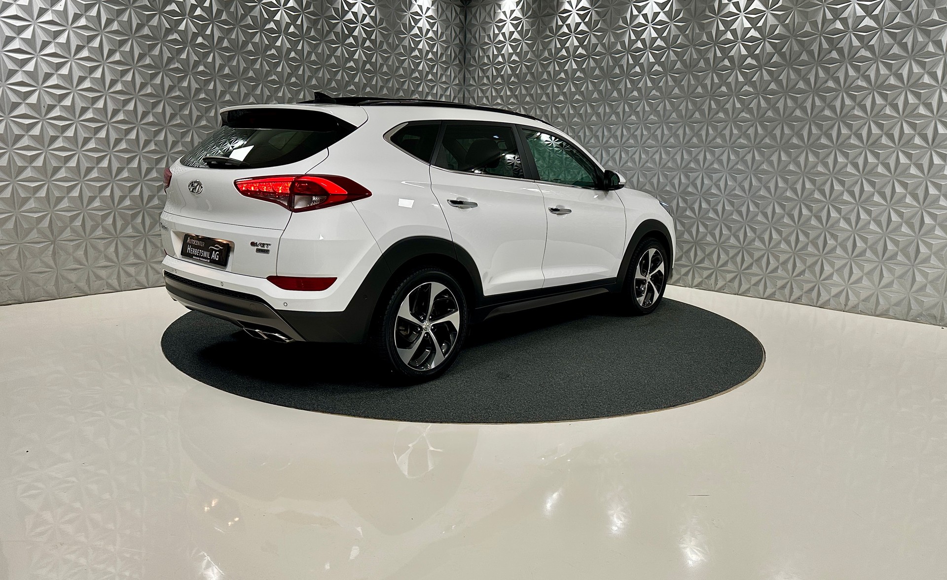 HYUNDAI Tucson 2.0 CRDI Vertex 4WD Automatic-image-4