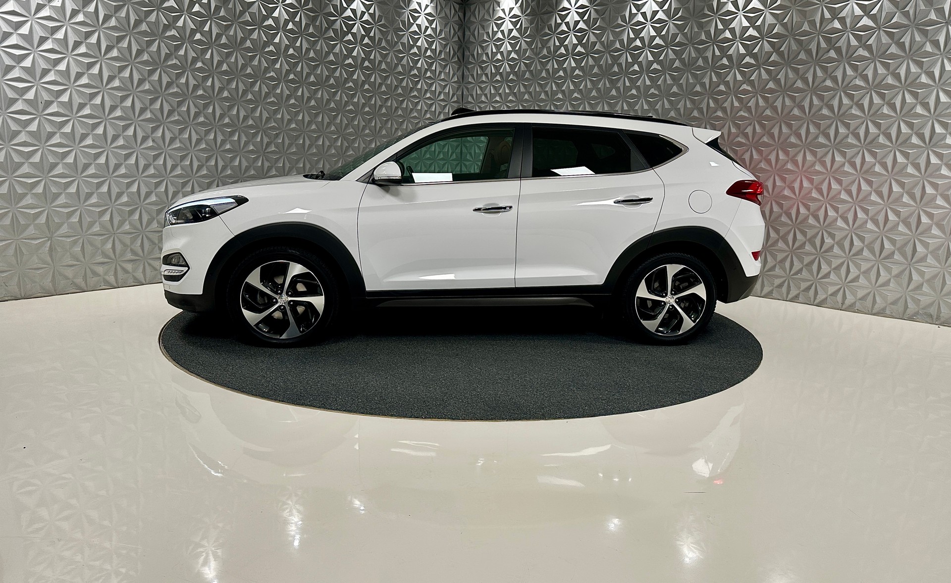 HYUNDAI Tucson 2.0 CRDI Vertex 4WD Automatic-image-6