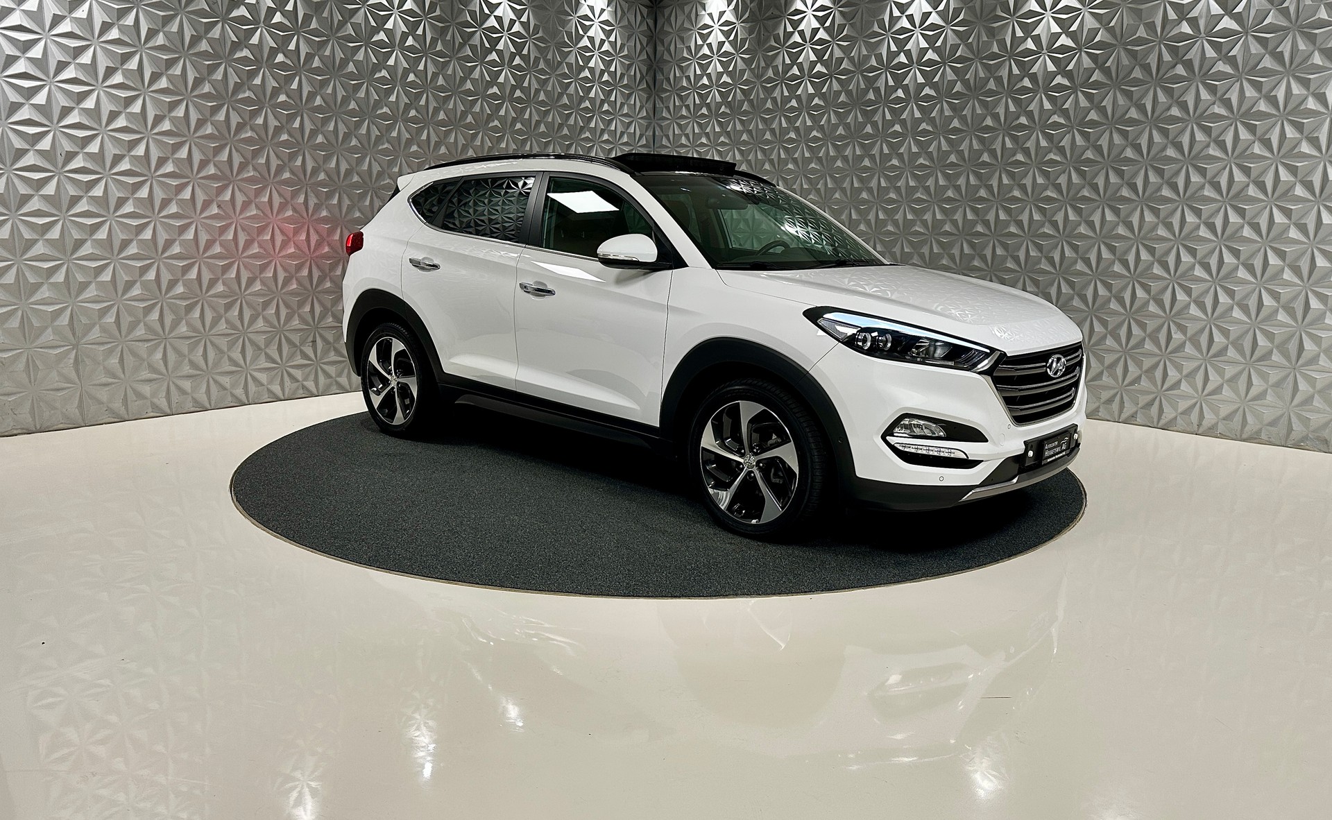 HYUNDAI Tucson 2.0 CRDI Vertex 4WD Automatic-image-2